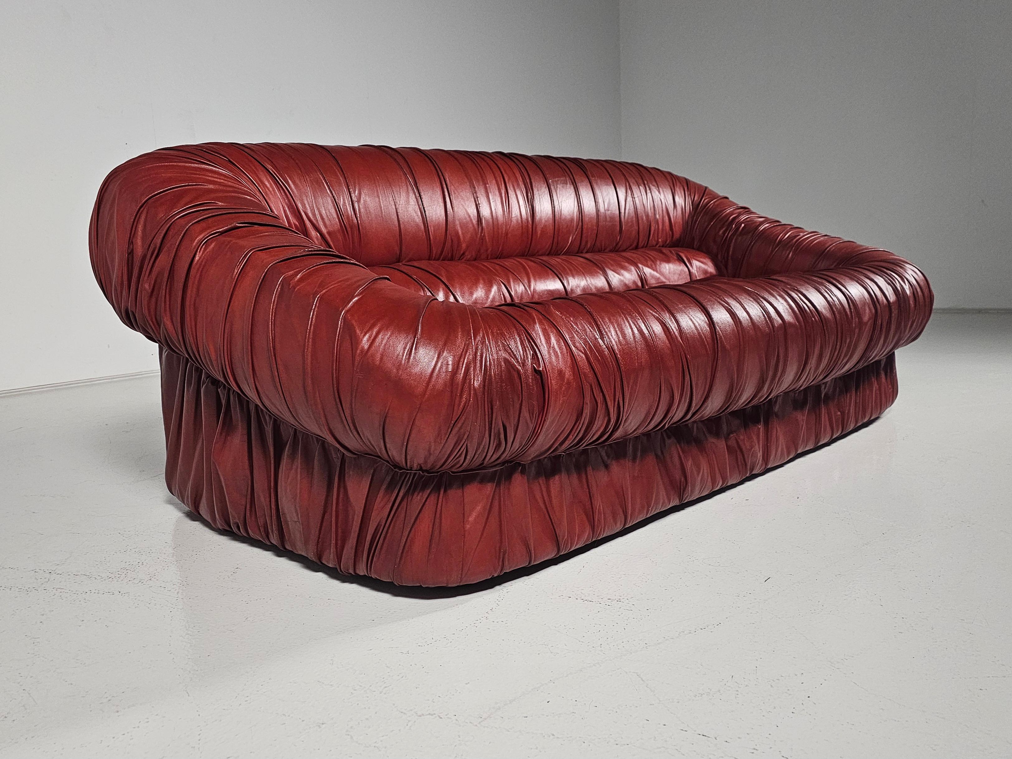 Burgunderrotes Sofa „Piumino“  De Pas, D'Urbino und Lomazzi für Dall'Oca, 1970er-Jahre (Moderne der Mitte des Jahrhunderts) im Angebot