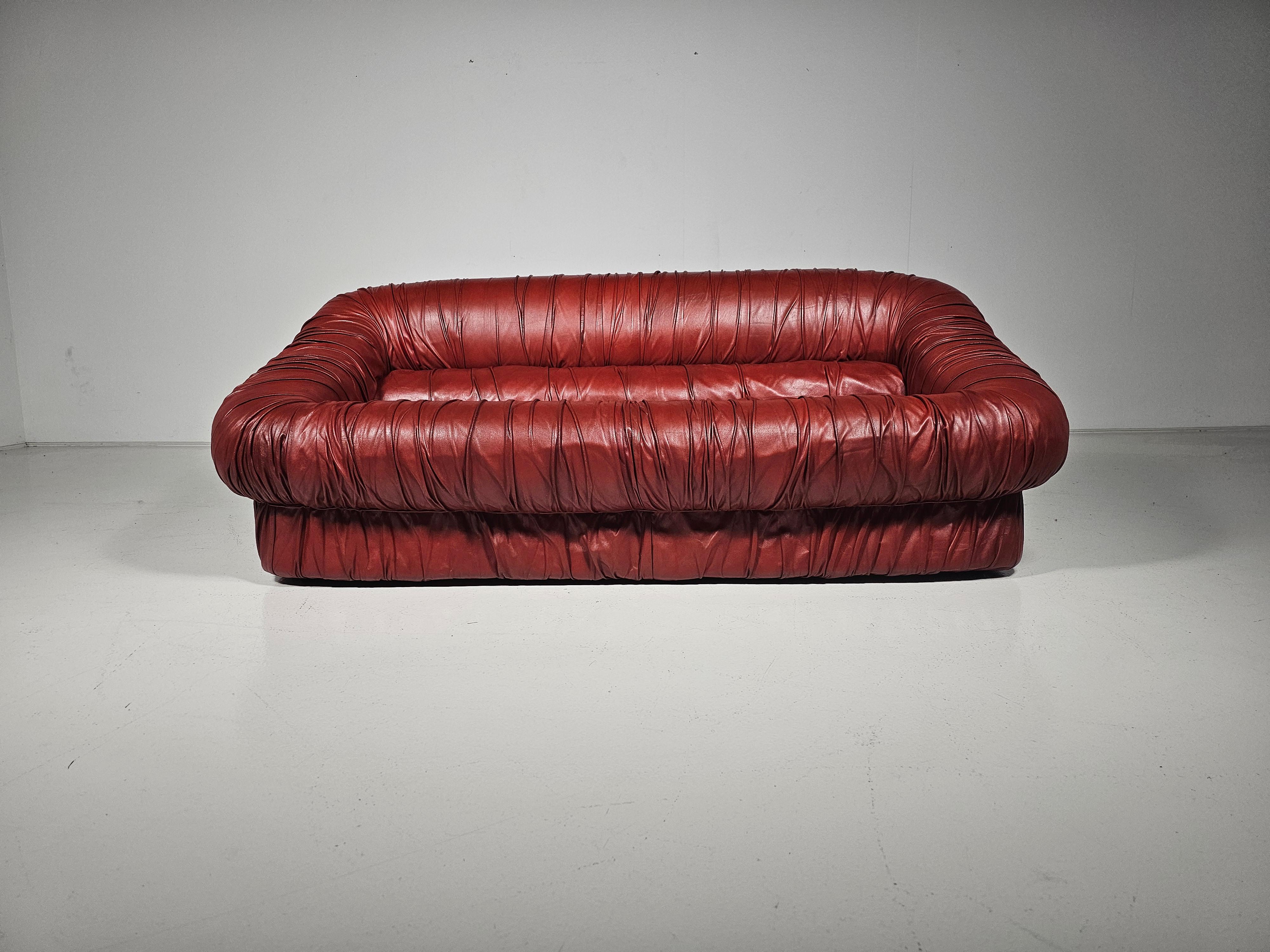 Burgunderrotes Sofa „Piumino“  De Pas, D'Urbino und Lomazzi für Dall'Oca, 1970er-Jahre (Europäisch) im Angebot
