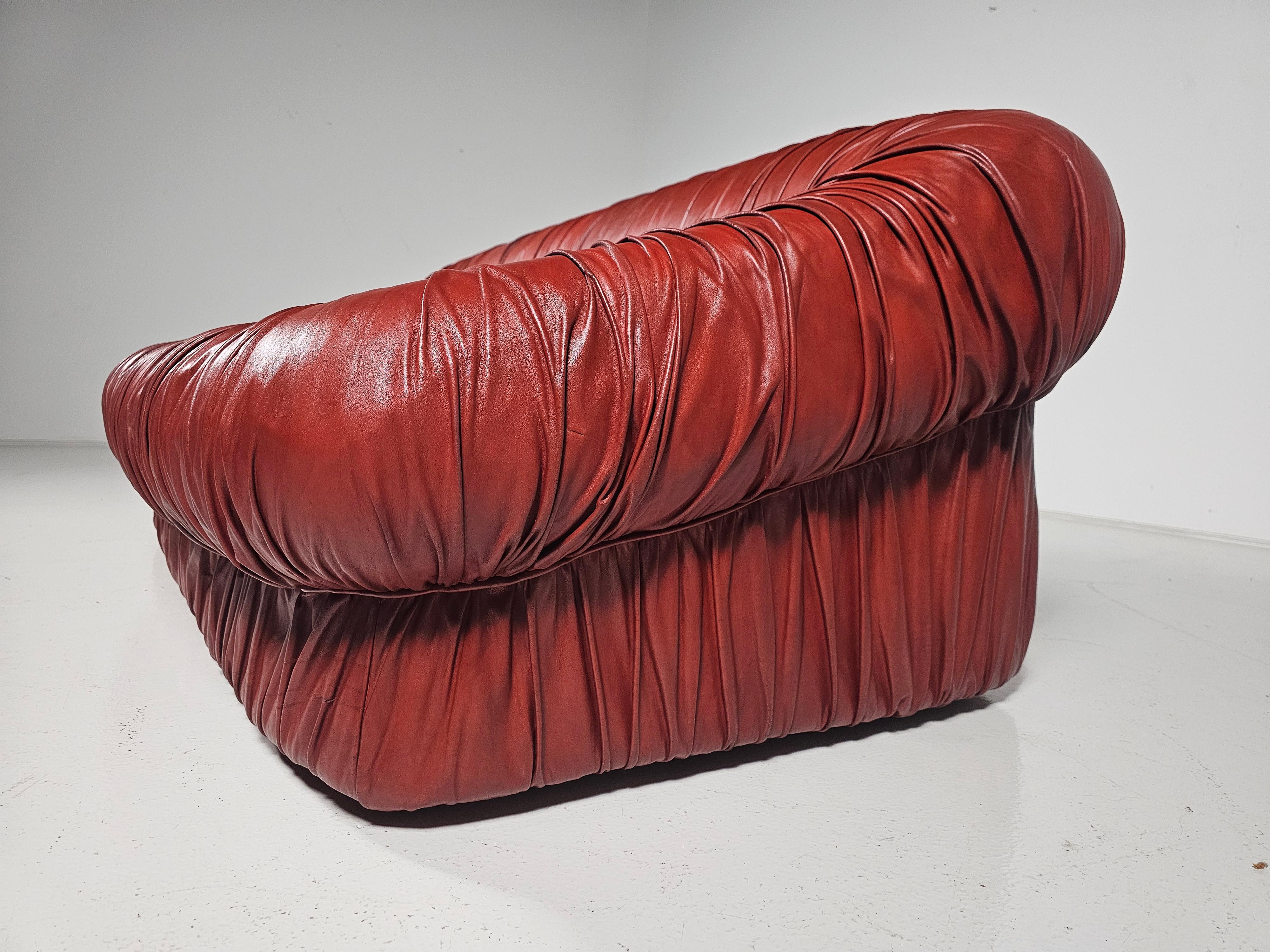 Burgunderrotes Sofa „Piumino“  De Pas, D'Urbino und Lomazzi für Dall'Oca, 1970er-Jahre (Leder) im Angebot