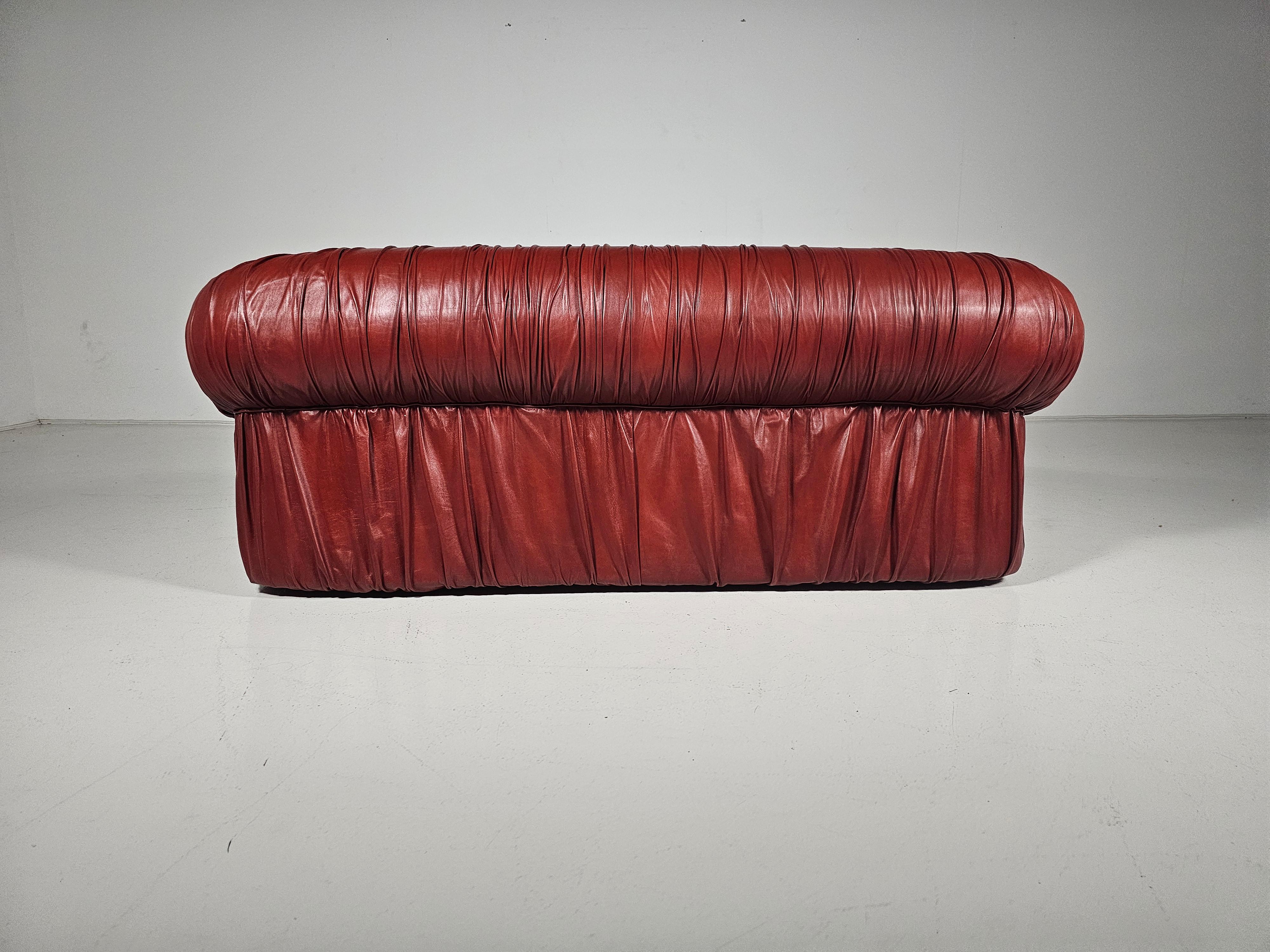Burgunderrotes Sofa „Piumino“  De Pas, D'Urbino und Lomazzi für Dall'Oca, 1970er-Jahre im Angebot 1
