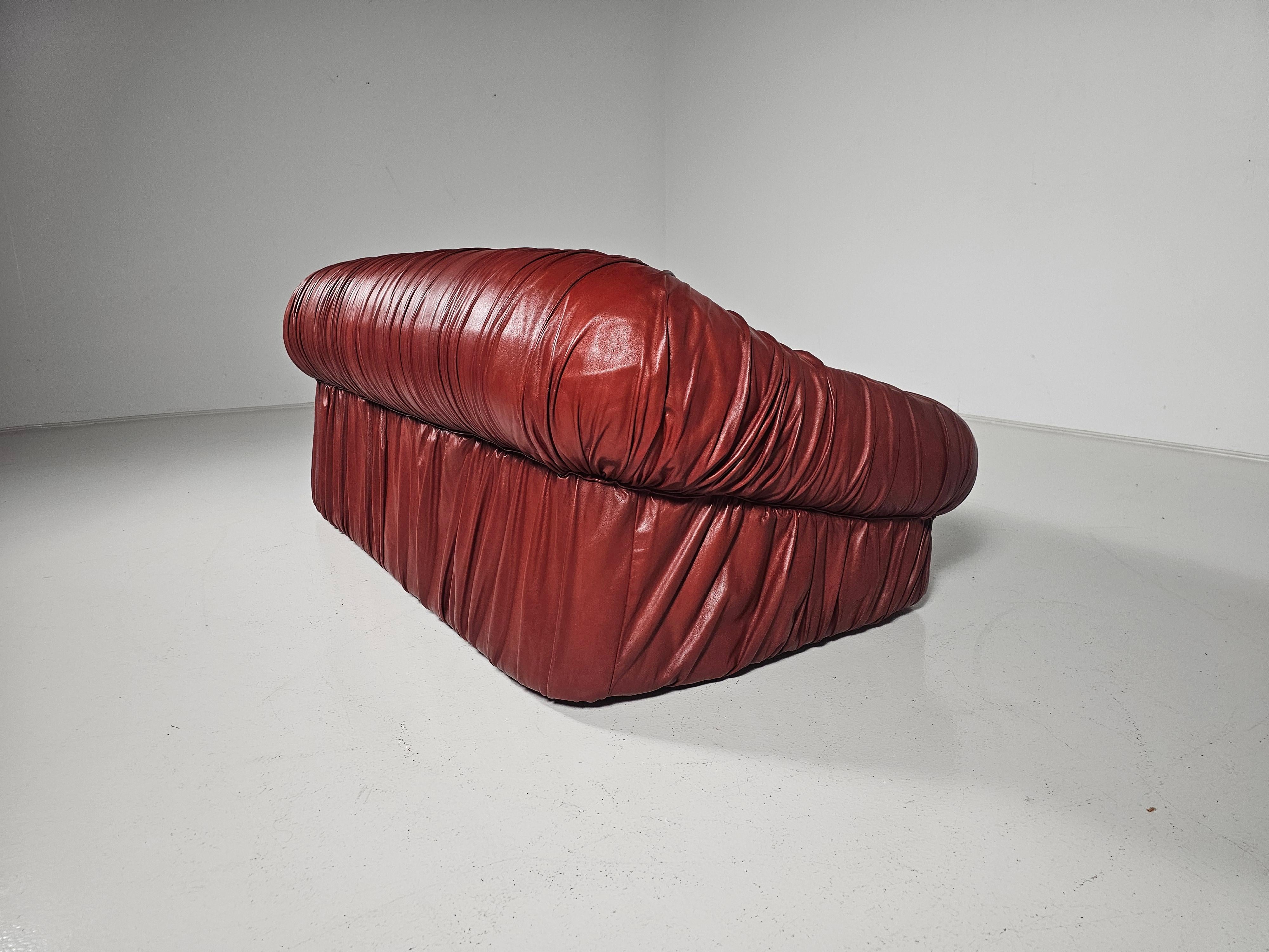 Burgunderrotes Sofa „Piumino“  De Pas, D'Urbino und Lomazzi für Dall'Oca, 1970er-Jahre im Angebot 2