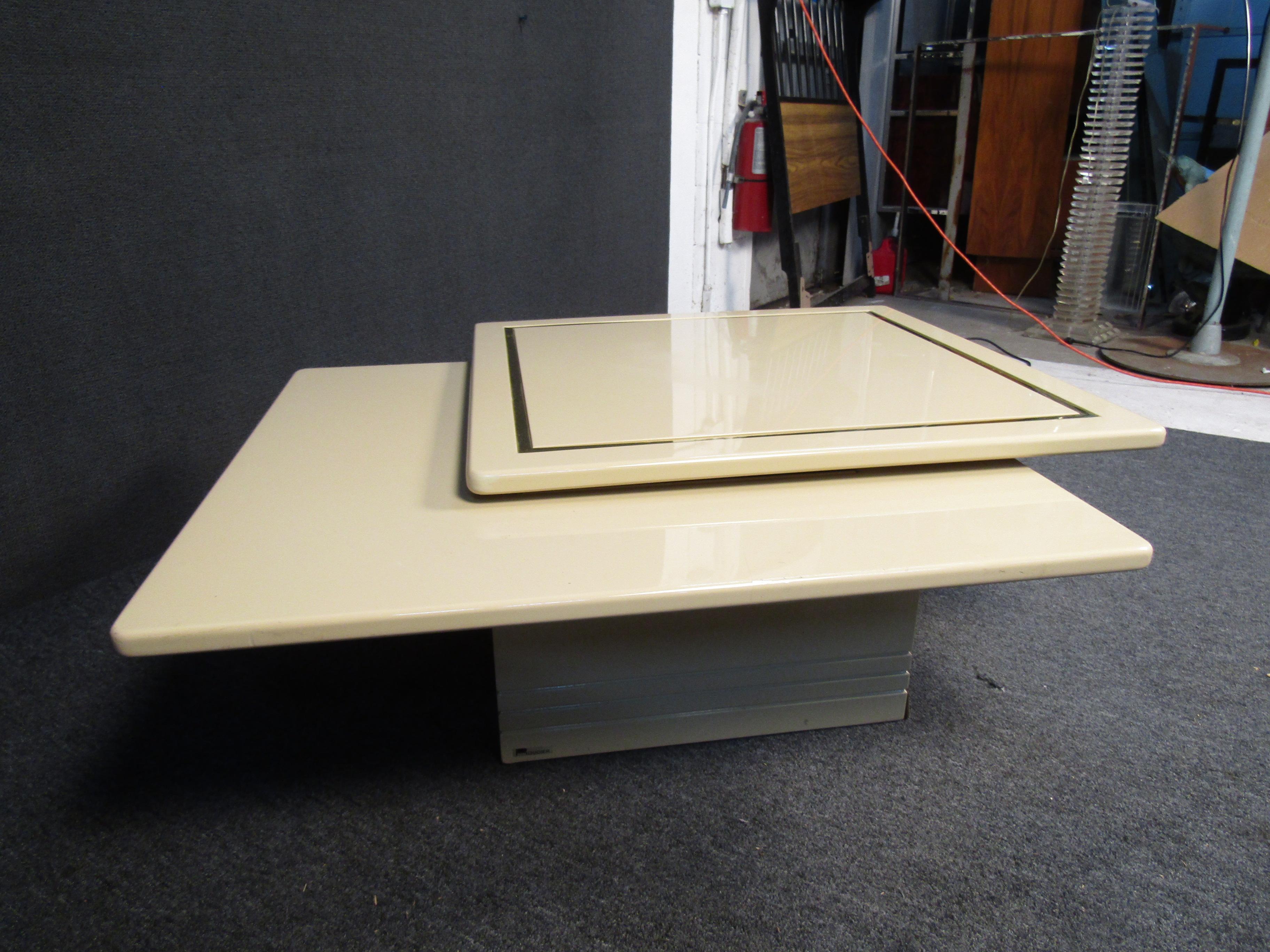 Vintage Pivoting Rougier Coffee Table In Good Condition For Sale In Brooklyn, NY