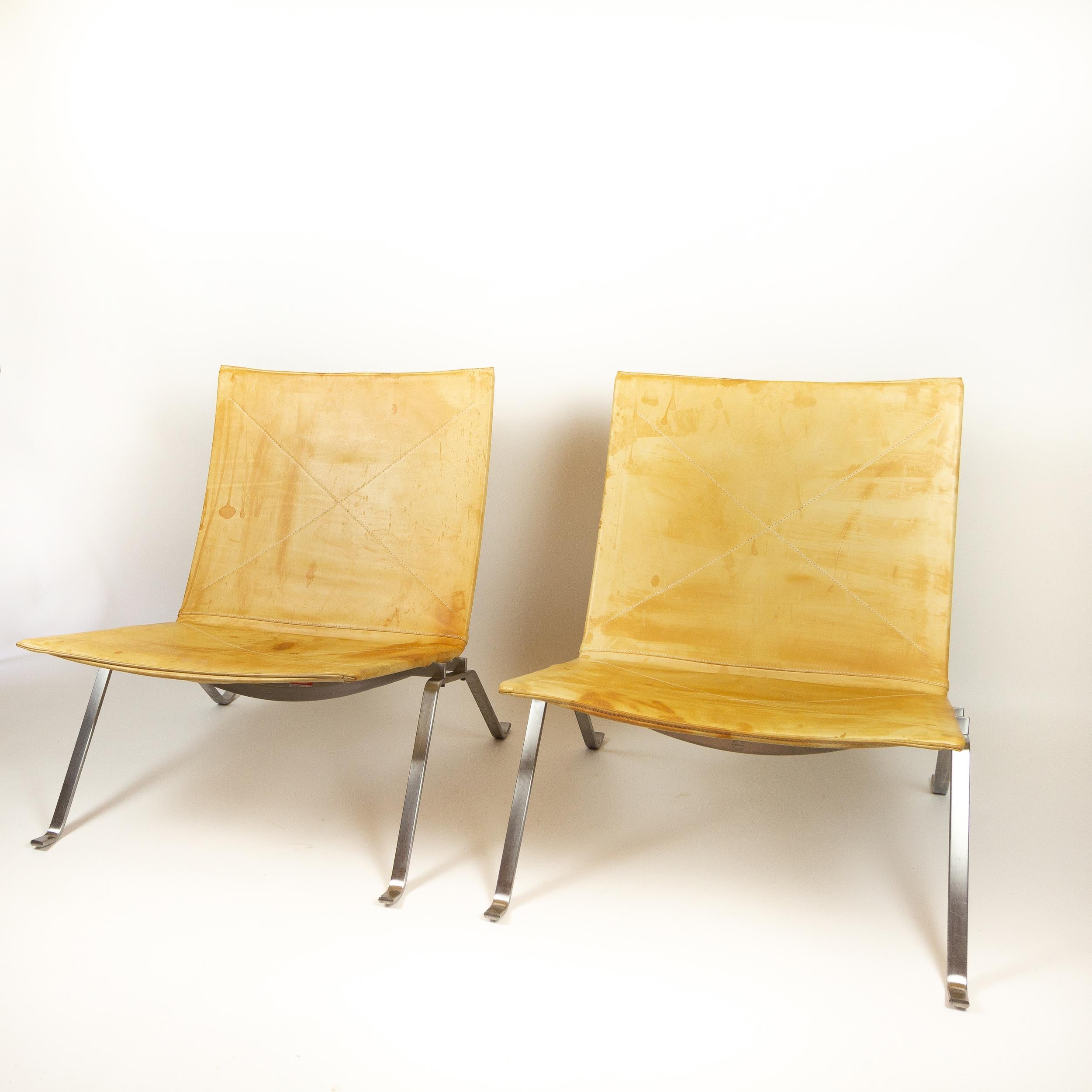 A pair of Poul Kjærholm PK22 chairs in natural tan hide for Fritz Hansen. Without doubt Kjærholm's most iconic chair. Designed in 1955.