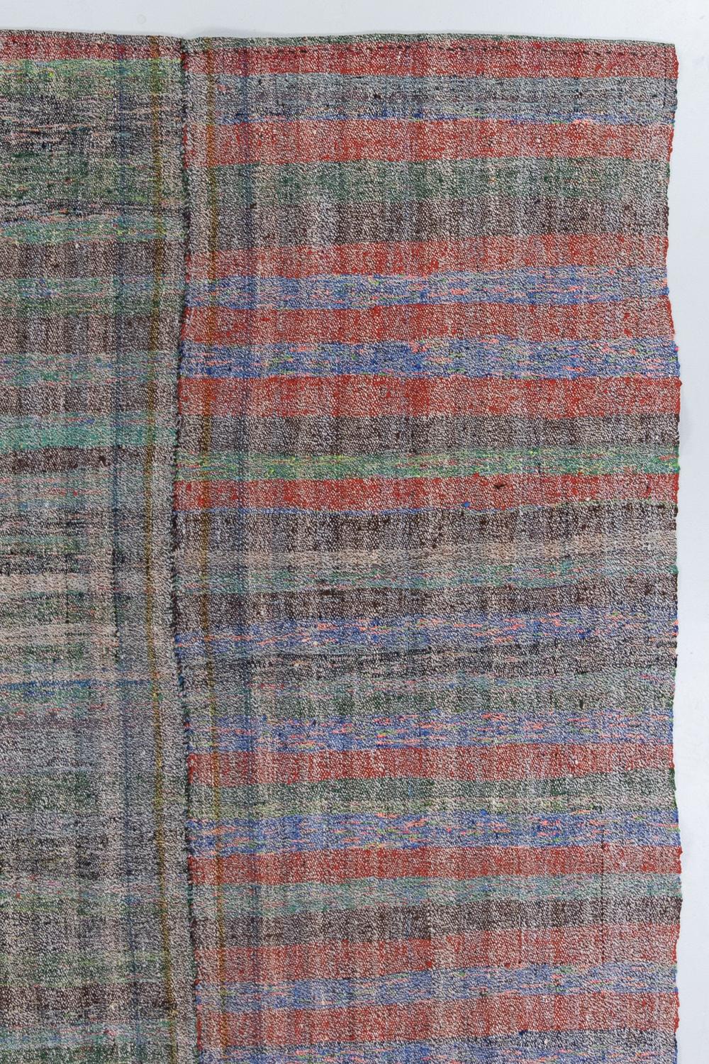  Vintage Plaid Turkish Kilim Rug In Good Condition For Sale In West Palm Beach, FL