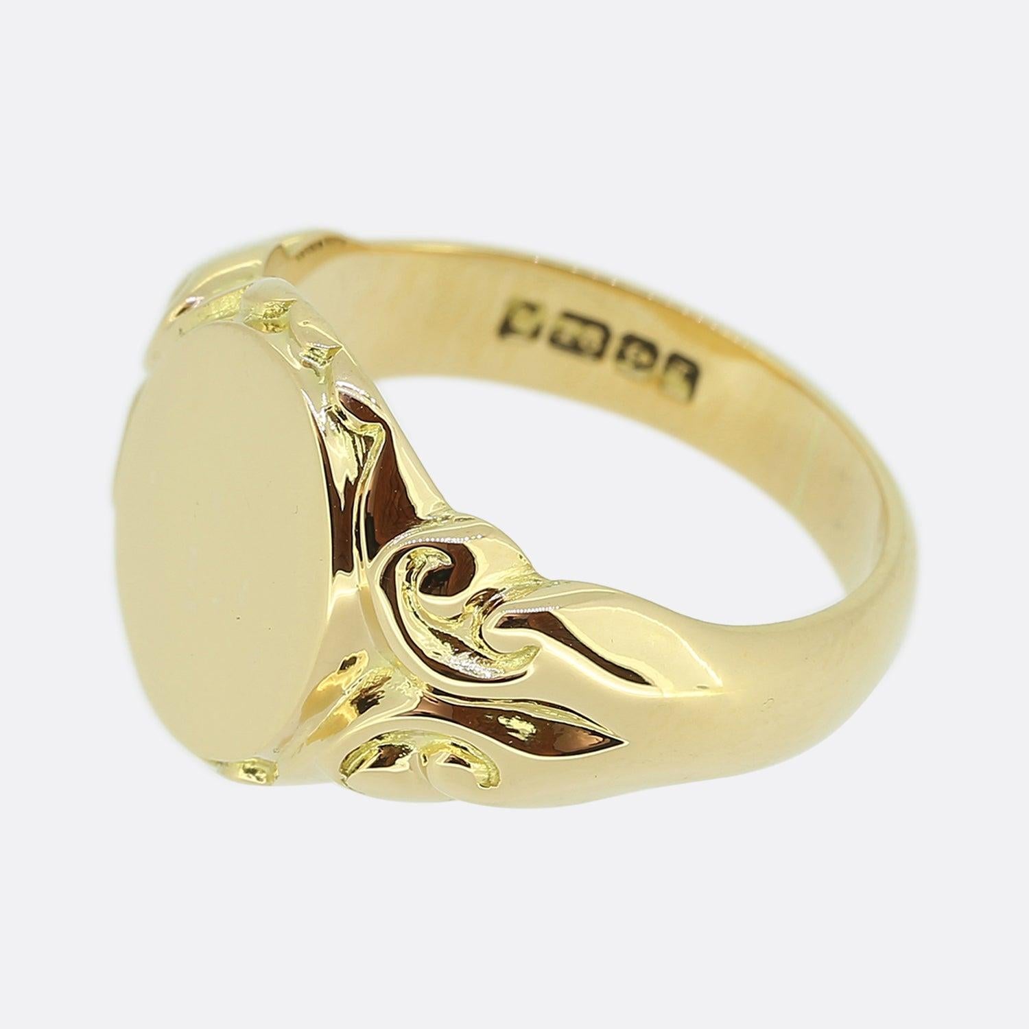 Here we have a vintage 18ct yellow gold signet ring that is fully hallmarked to the 1993. The ring features a plain polished face with wide scrolled shoulders providing a strong presence on the finger. 

Condition: Used (Very Good)
Weight: 12.0