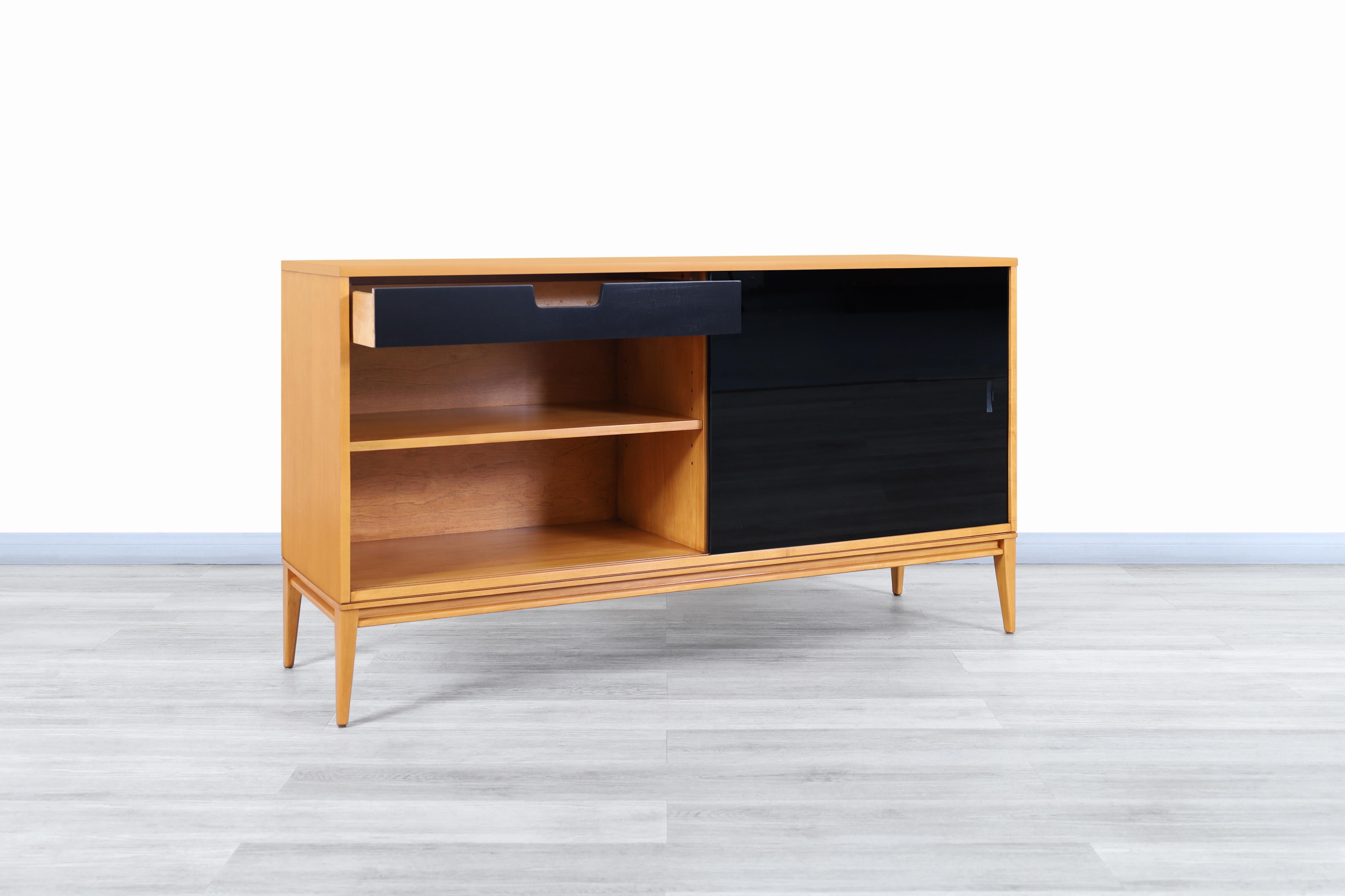 Anrichte „Planner Group“ von Paul McCobb für Winchendon Furniture (Moderne der Mitte des Jahrhunderts) im Angebot