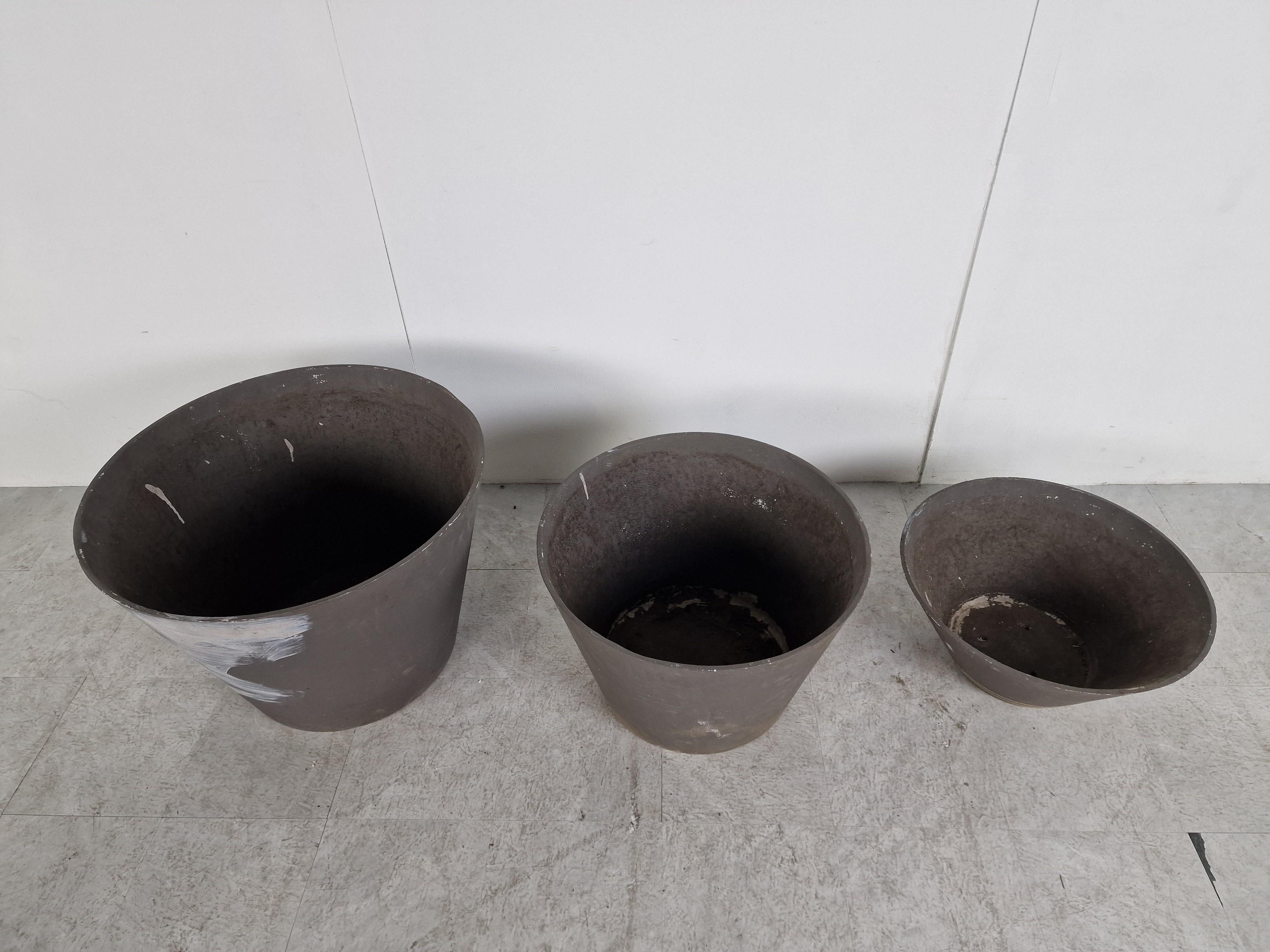 Vintage planters by Willy Guhl, 1960s set of 3, 1960s In Good Condition For Sale In HEVERLEE, BE