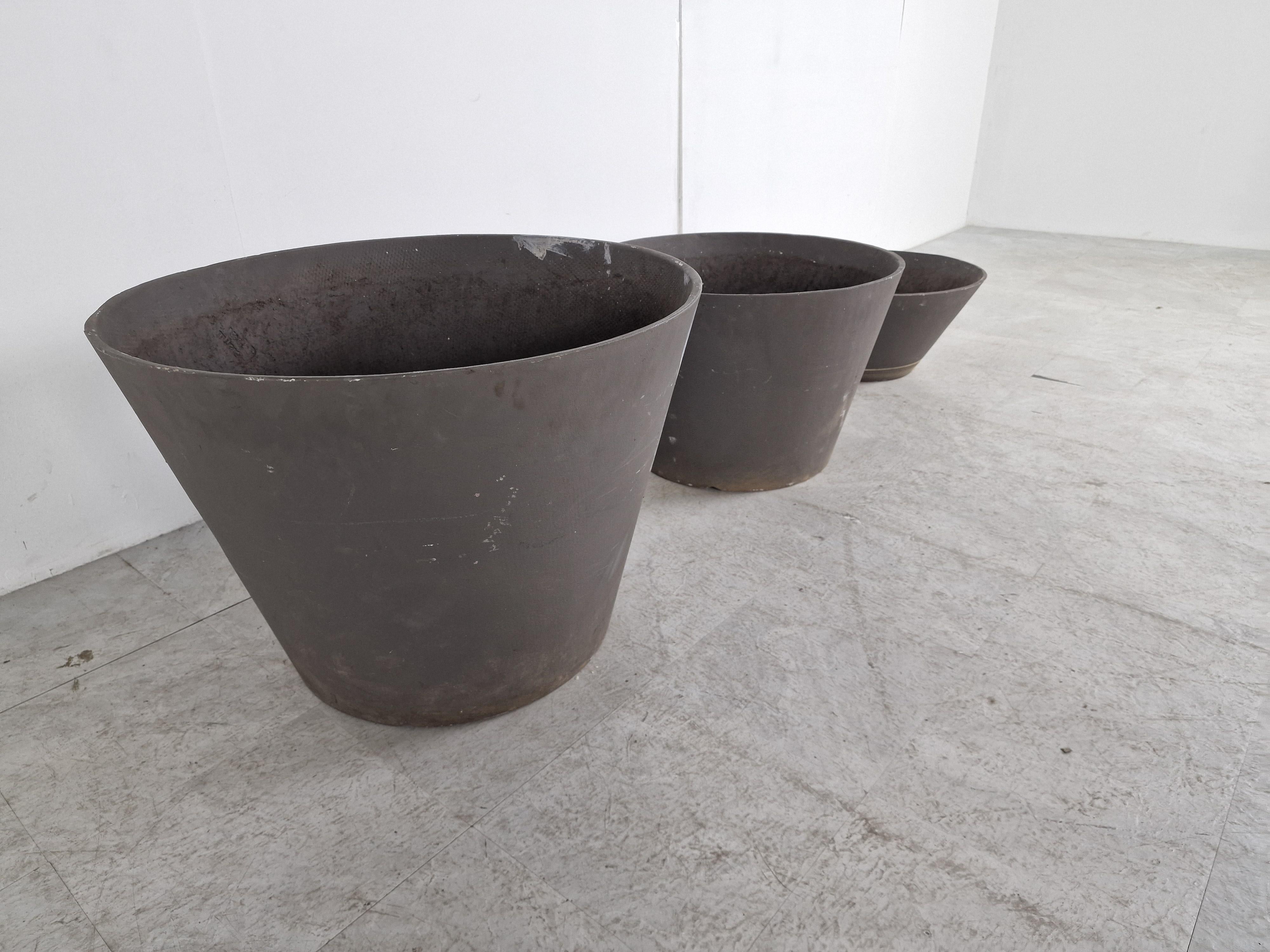 Concrete Vintage planters by Willy Guhl, 1960s set of 3, 1960s For Sale