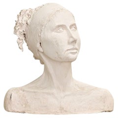 Statue vintage d'une femme en plâtre