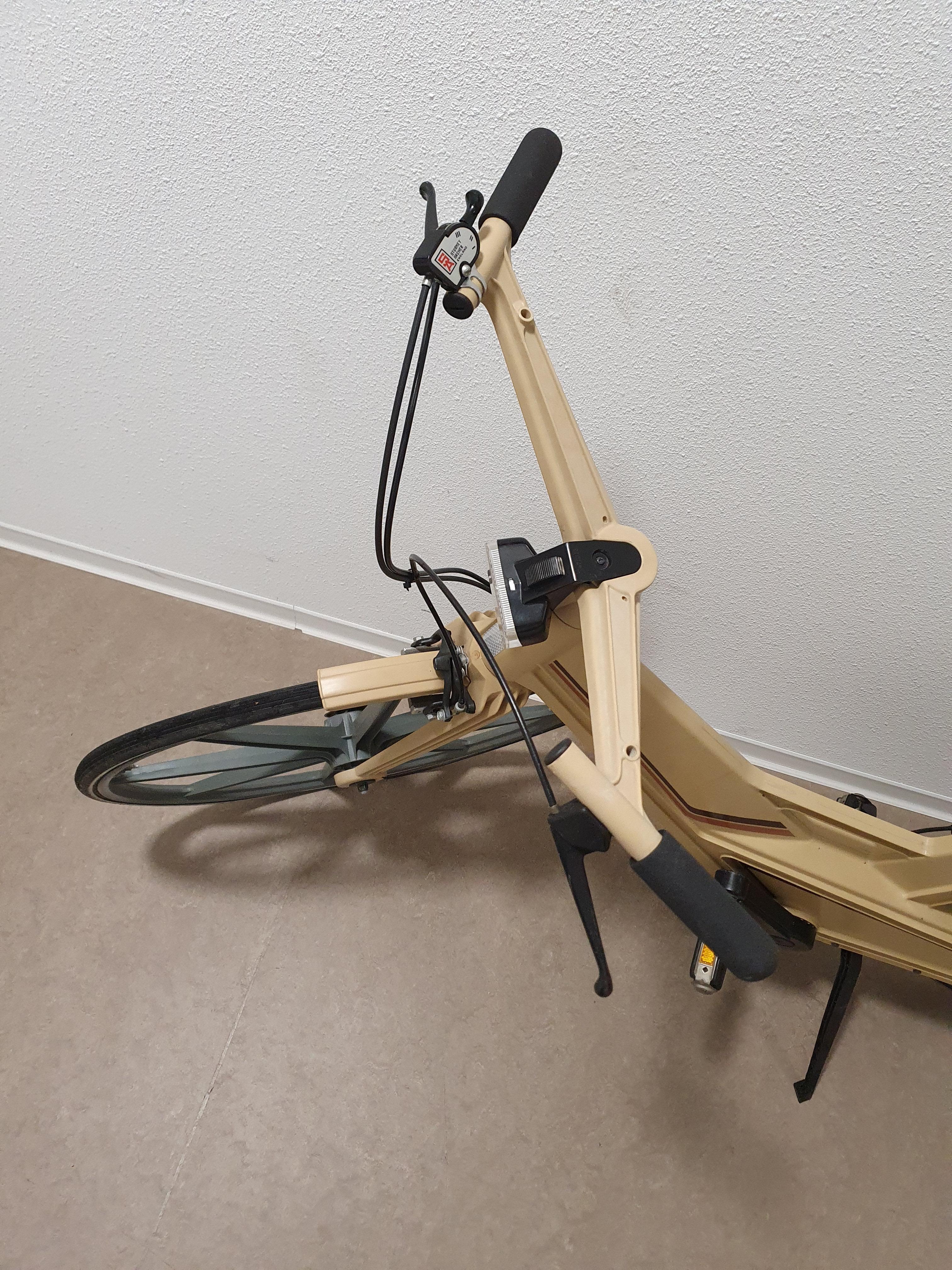 Vintage plastic bike Itera from Volvo Sweden, 1980s In Good Condition For Sale In WEERT, NL