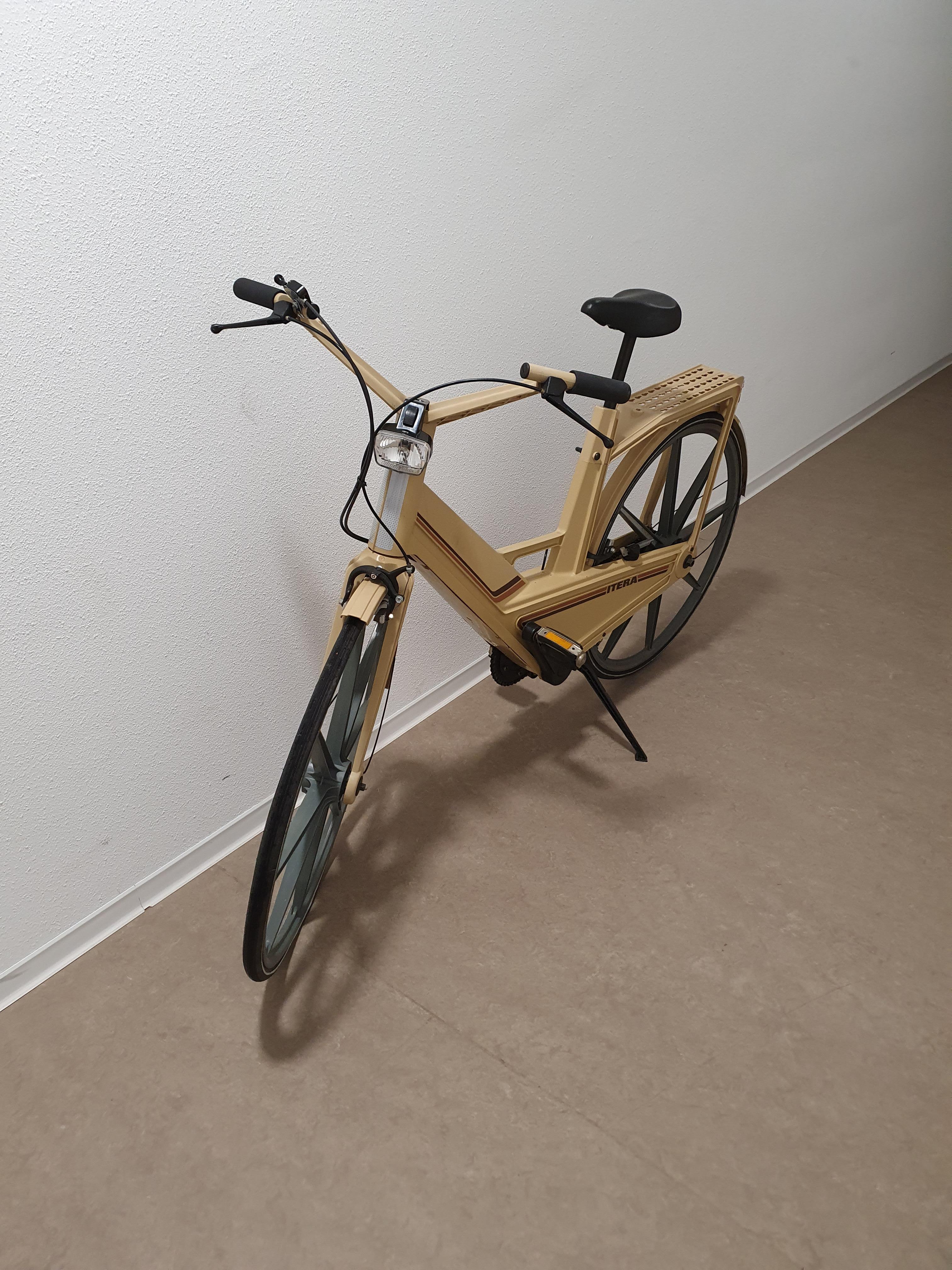 Vintage plastic bike Itera from Volvo Sweden, 1980s In Good Condition For Sale In WEERT, NL