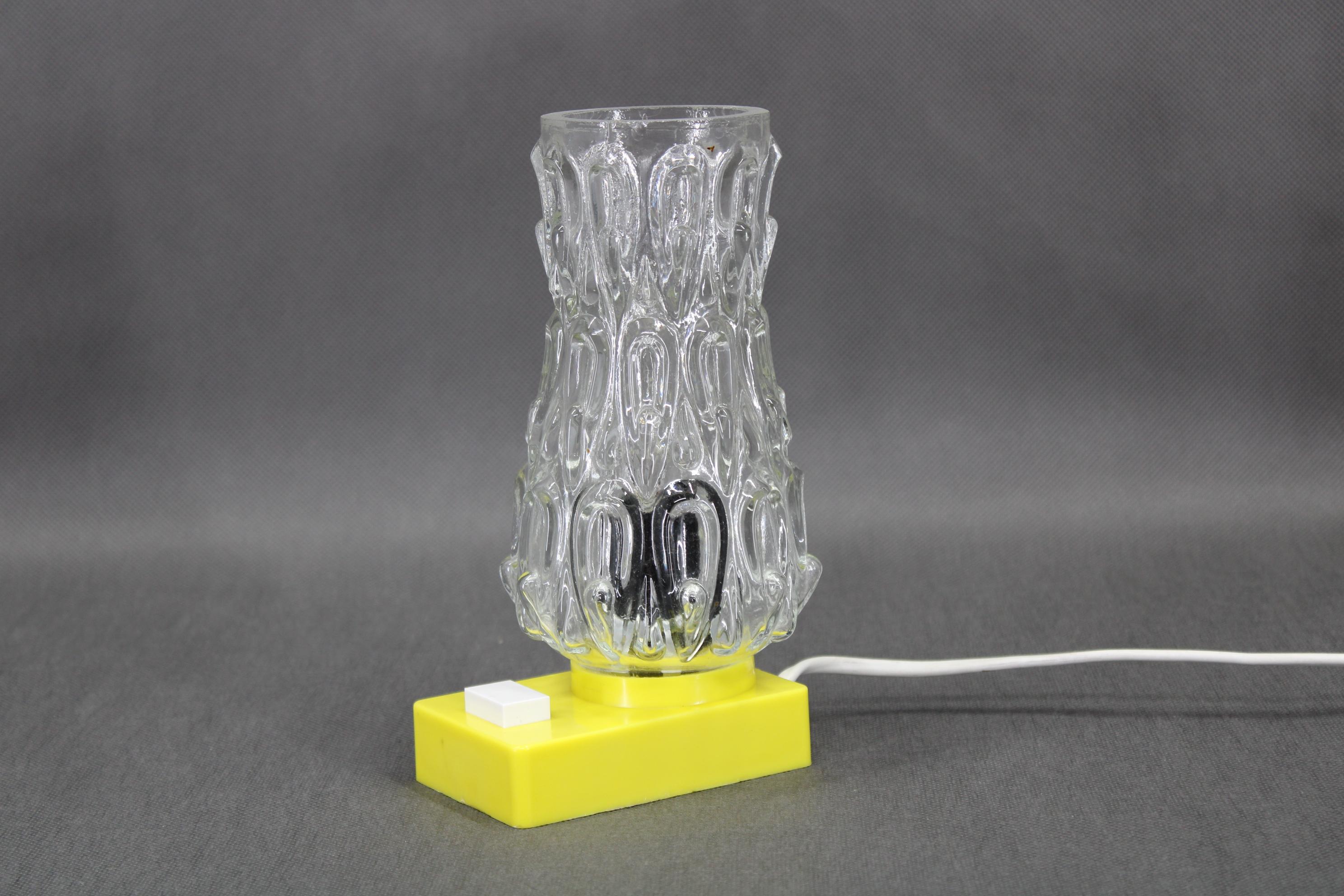 Vintage-Tischlampe aus Kunststoff, 1970er Jahre, Deutschland (Moderne der Mitte des Jahrhunderts) im Angebot