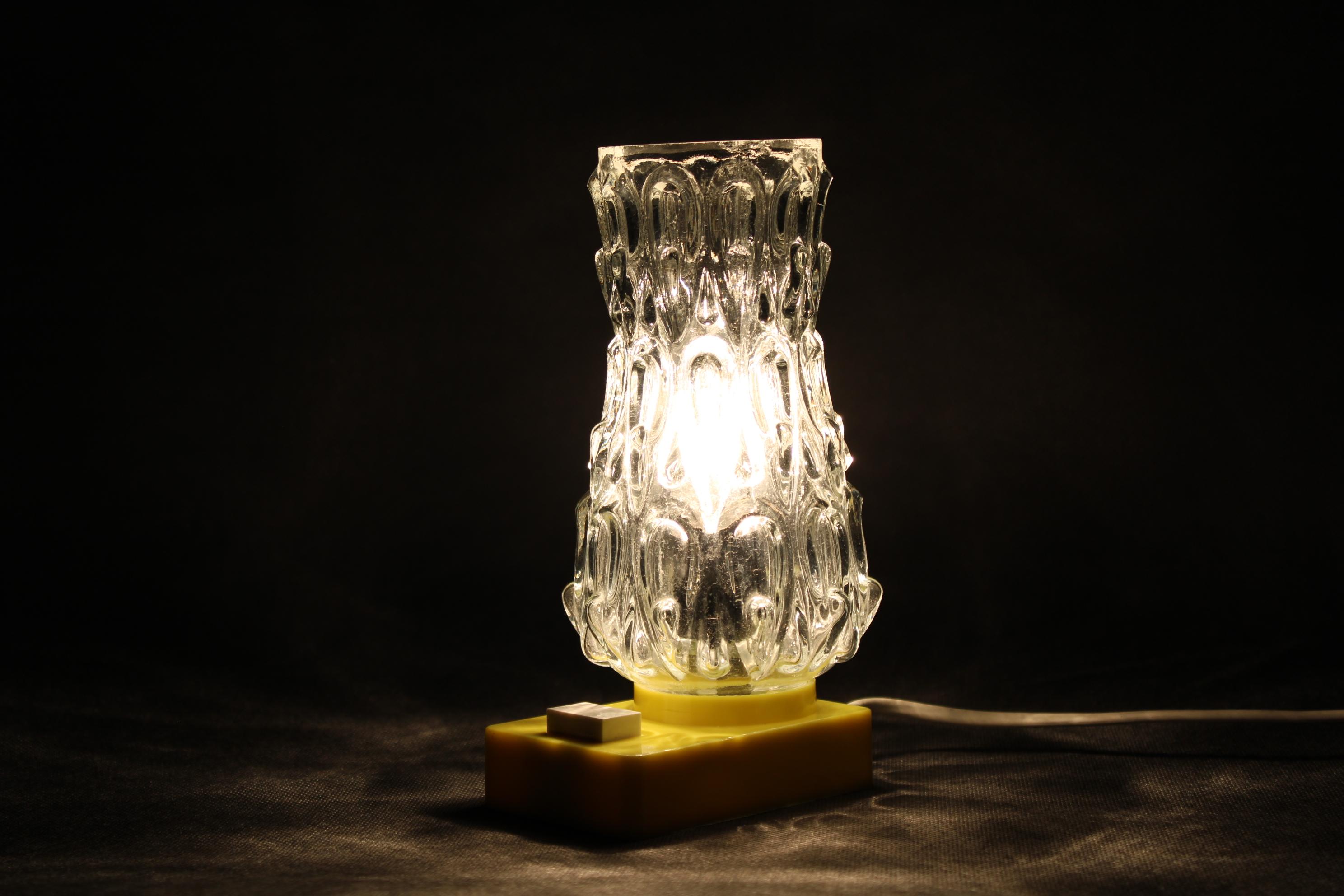 Vintage-Tischlampe aus Kunststoff, 1970er Jahre, Deutschland im Angebot 1