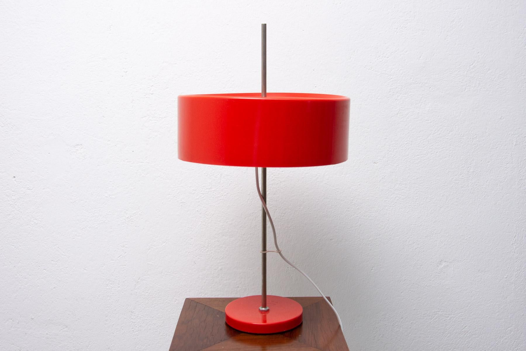 This table lamp was made in the former Czechoslovakia in the 1980s.
It is made of plastic, brass and metal.

In good original condition, fully functional.

Works with two E27 bulb, UP to 250 V.

Height: 58 cm

width: 33 cm

Depth: 33 cm