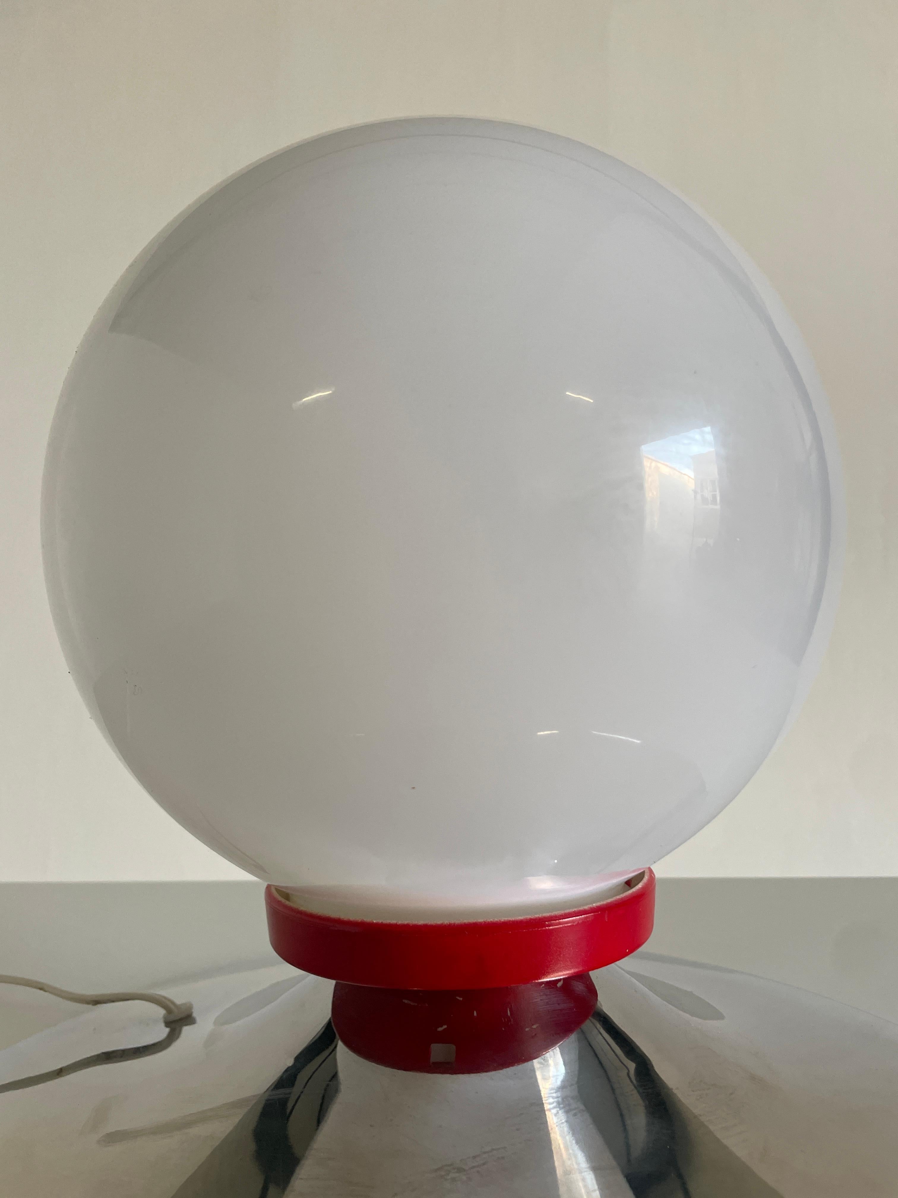 European Vintage Plastic White Sphere and Chrome Table Lamp, 1970s Mid-Century Space Age  For Sale