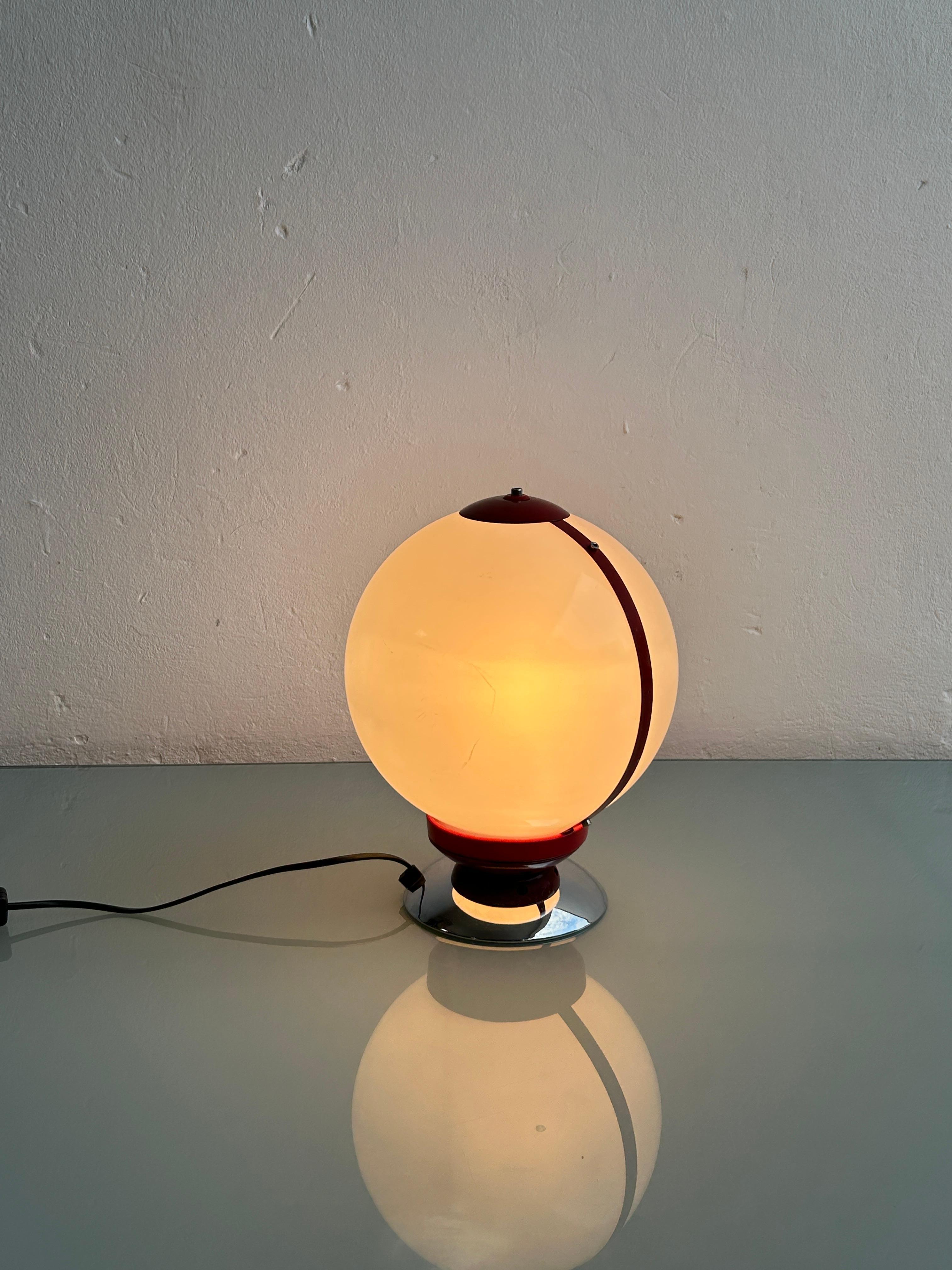 Vintage Plastic White Sphere and Chrome Table Lamp, 1970s Mid-Century Space Age In Good Condition For Sale In Zagreb, HR