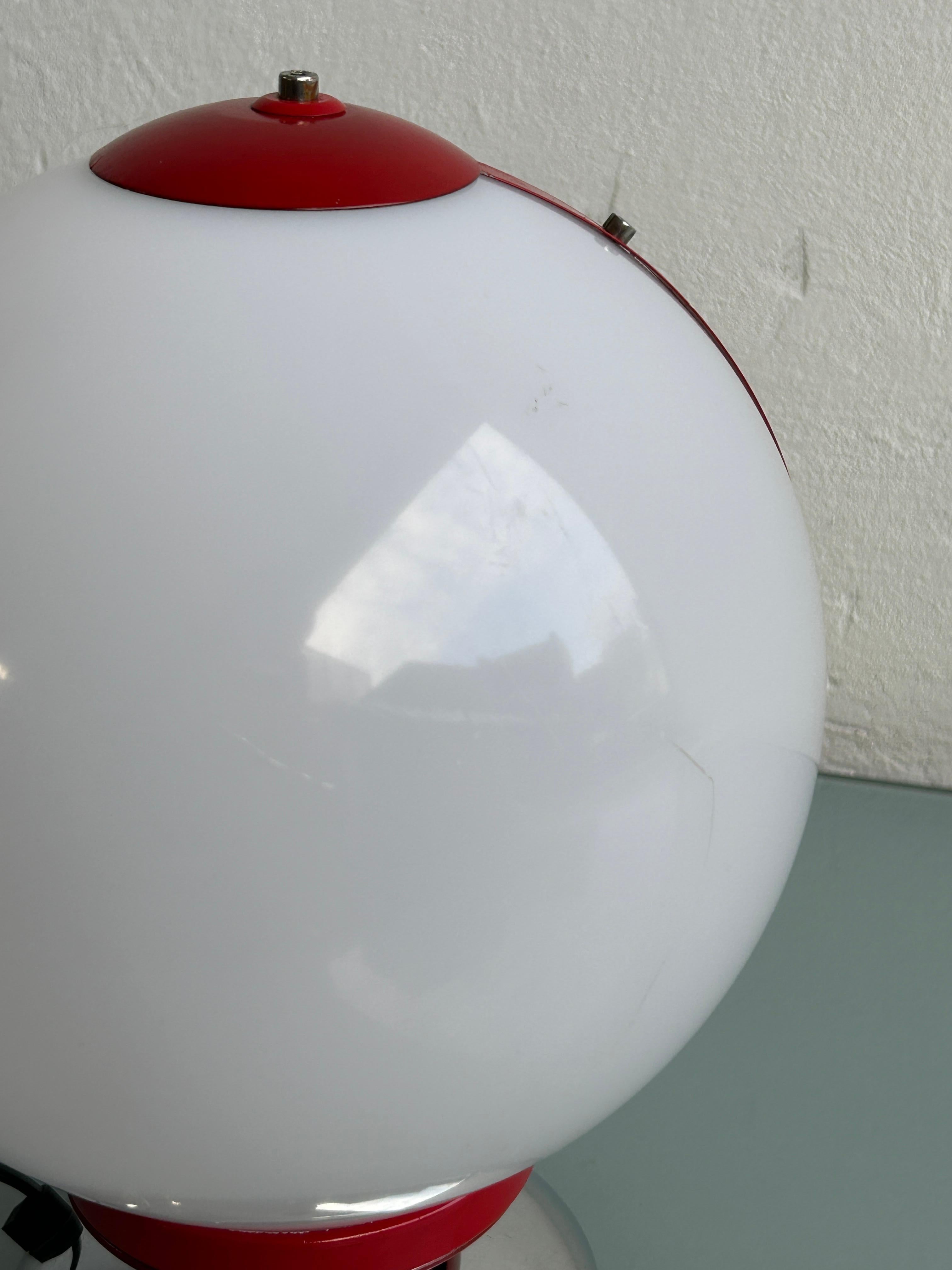 Vintage Plastic White Sphere und Chrome Tischlampe, 1970er Jahre Mid-Century Space Age im Angebot 3