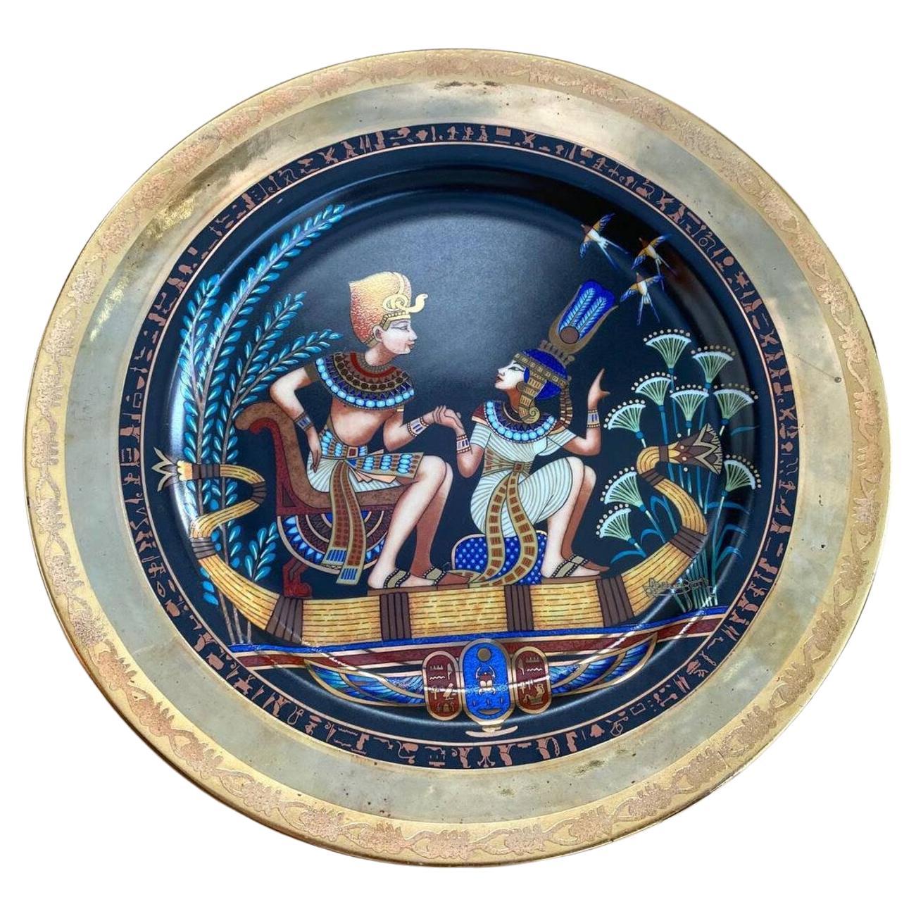 Assiette vintage avec motifs égyptiens par Fine Royal Porcelain Sculpture, 1980 en vente