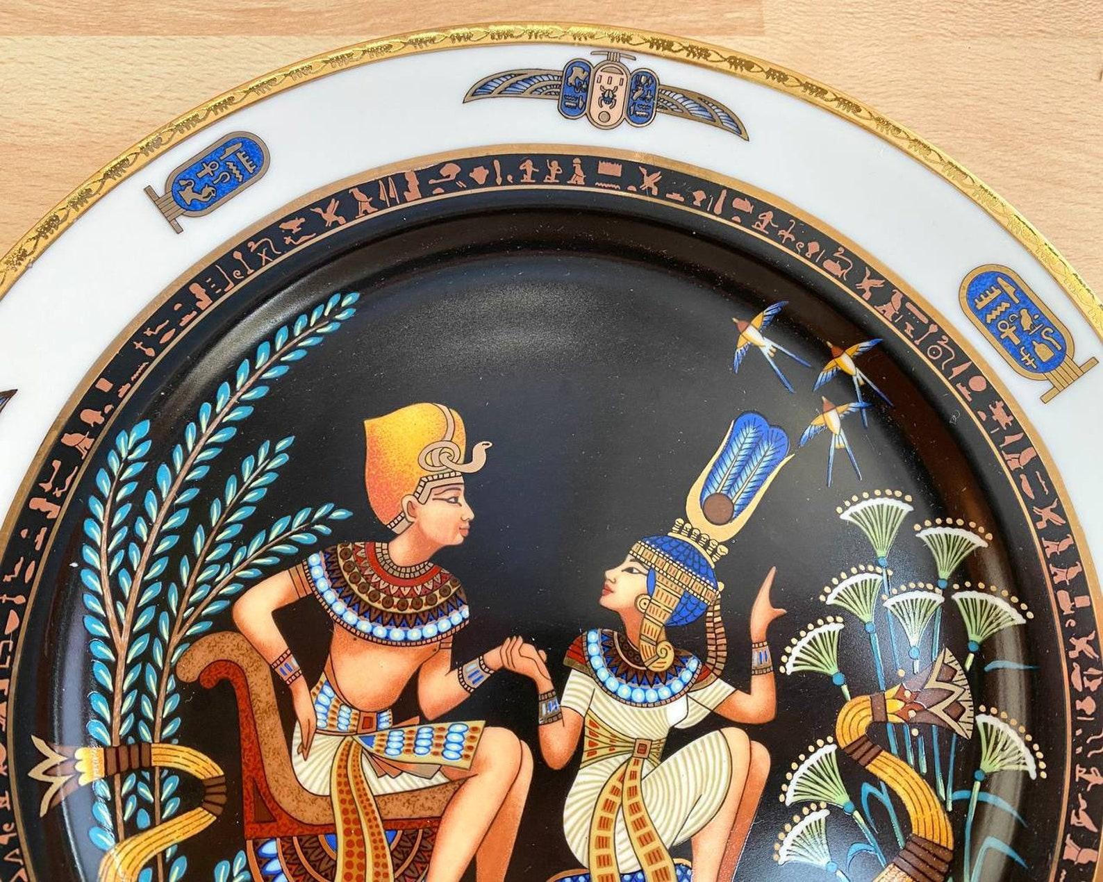 Decorative plate with an Egyptian theme.

Porcelain vivid multicolored plate with white rim. Luxury Plate with an ancient Egyptian scene is made by FINE ROYAL PORCELAIN SCULPTURE of Egypt.

The plate is richly decorated with gilding. The artist