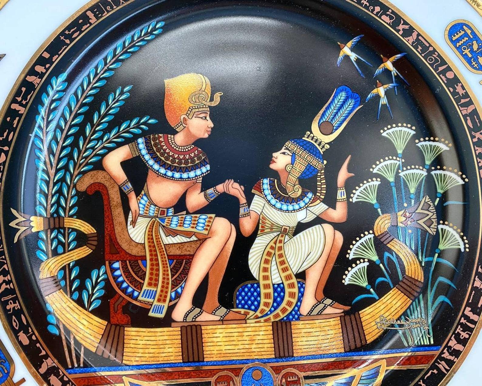 Vintage Plate With Egyptian Scene by Fine Royal Porcelain Sculpture, 1980s In Good Condition In Bastogne, BE