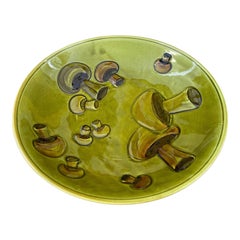 Assiette vintage avec motif de champignon et glaçure intéressante