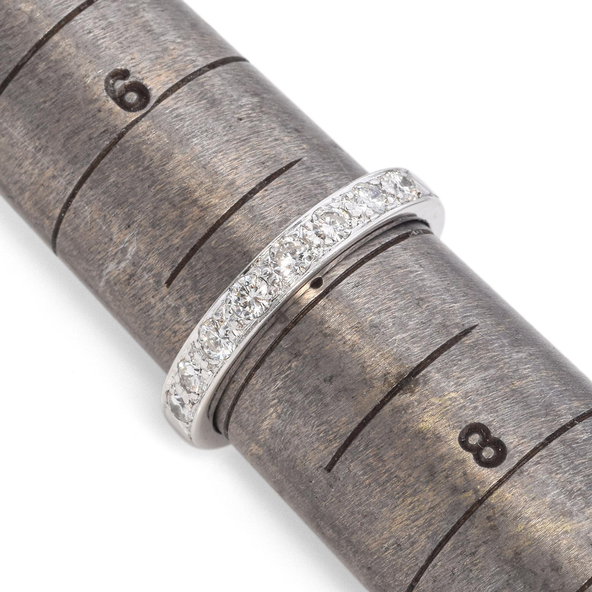 Anello semi-eternità in platino vintage con diamante da 0,27 TCW in vendita 2