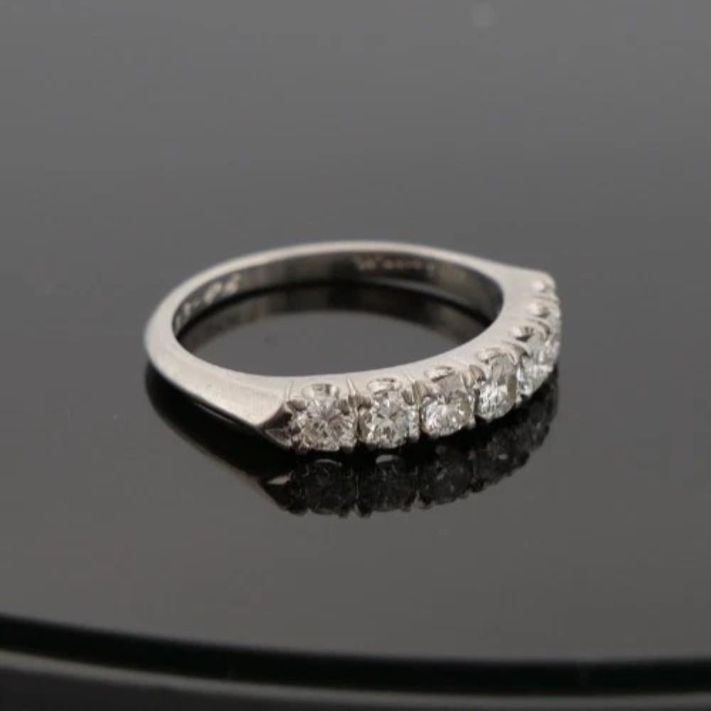 Taglio rotondo Anello vintage in platino da 0,55 carati con 7 diamanti rotondi Brilliante Misura 5,5 in vendita