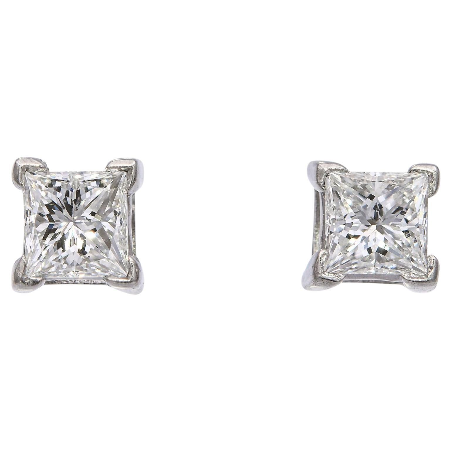Boucles d
oreilles vintage en platine 0.62tcw diamant taille princesse