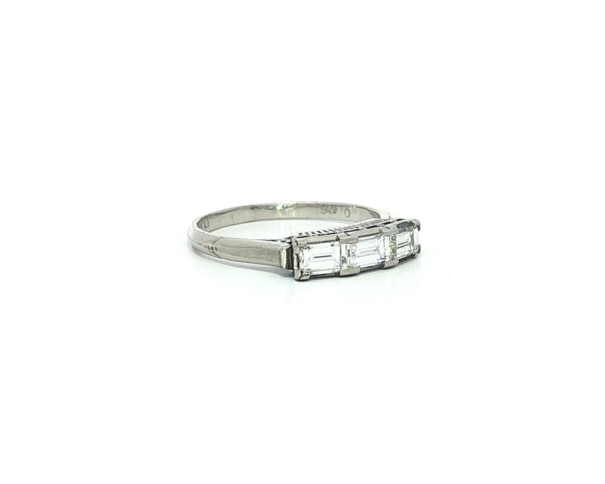 Vintage Platin 0,66ctw Long East West Baguette Diamant 3 Stein Band Ring im Angebot 4