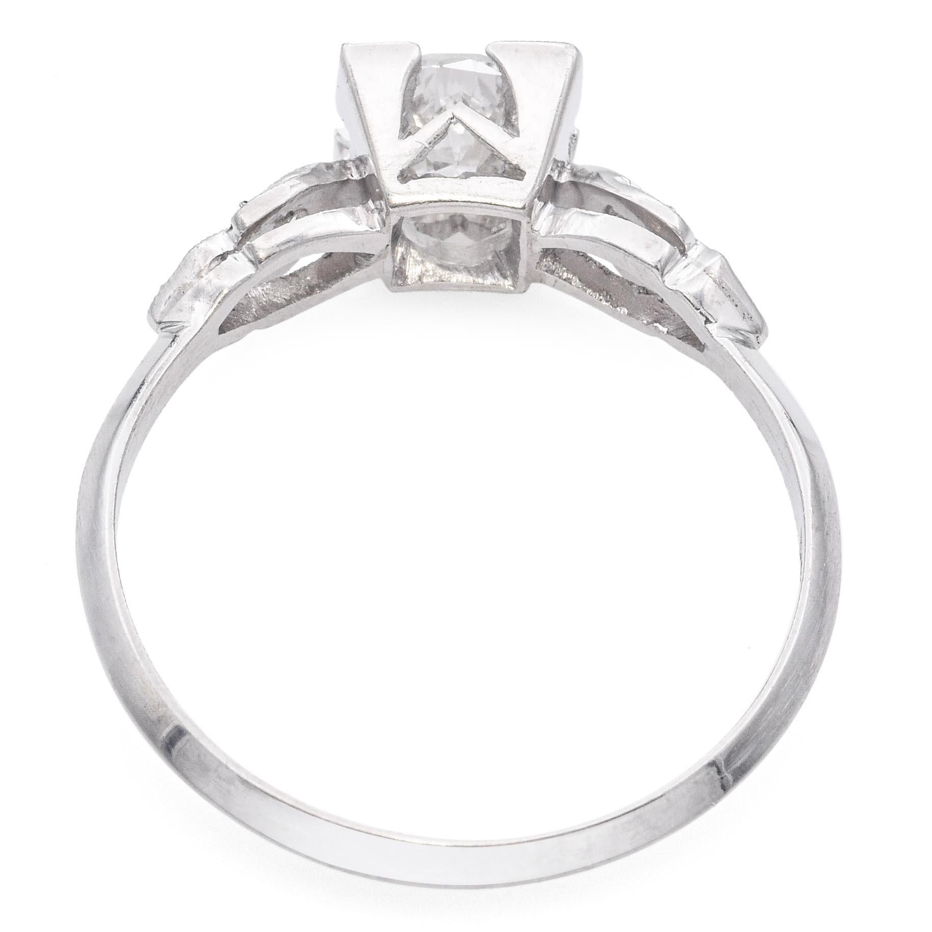 Bague de fiançailles vintage en platine avec diamants de 0,68 carat en vente 1