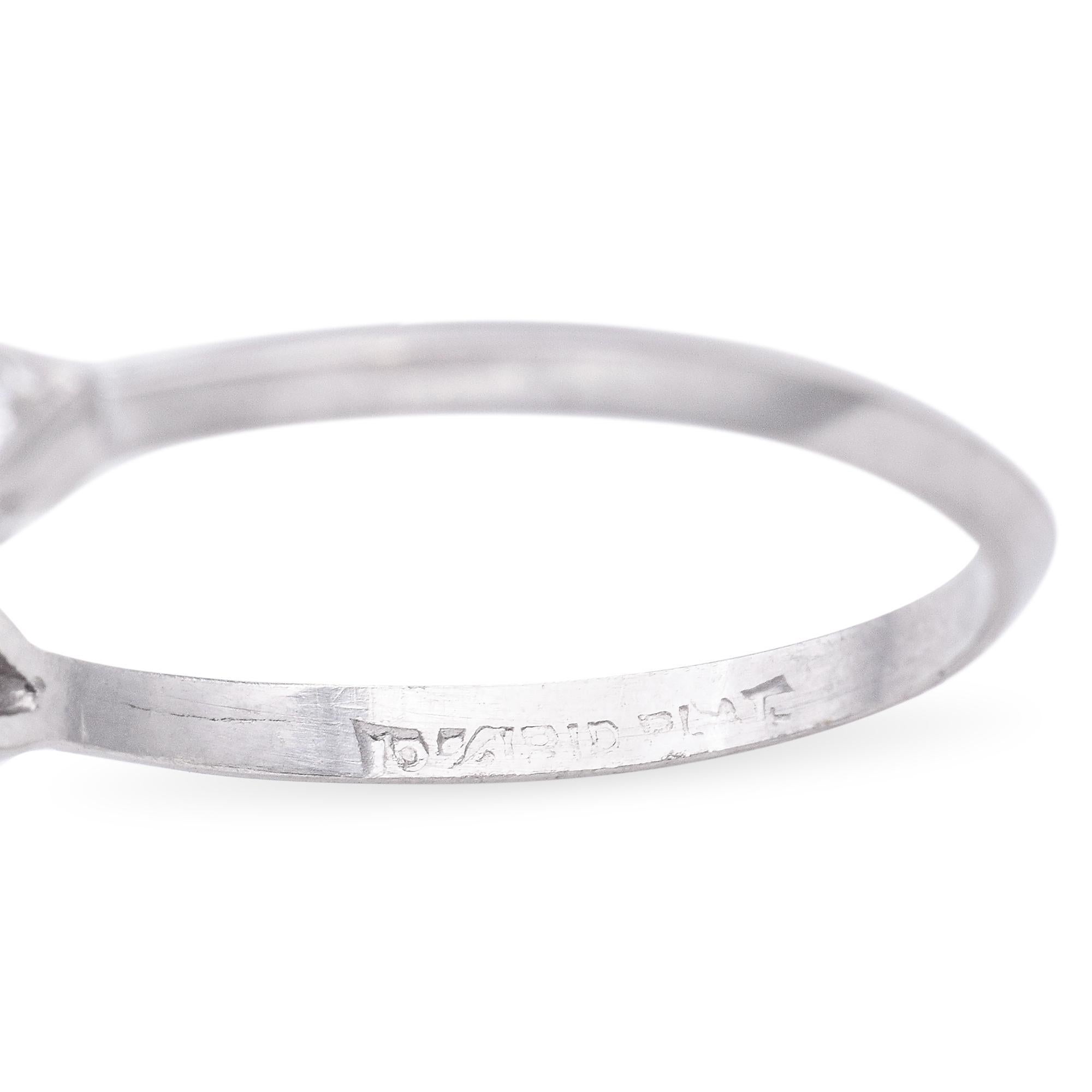 Bague de fiançailles vintage en platine avec diamants de 0,68 carat en vente 2
