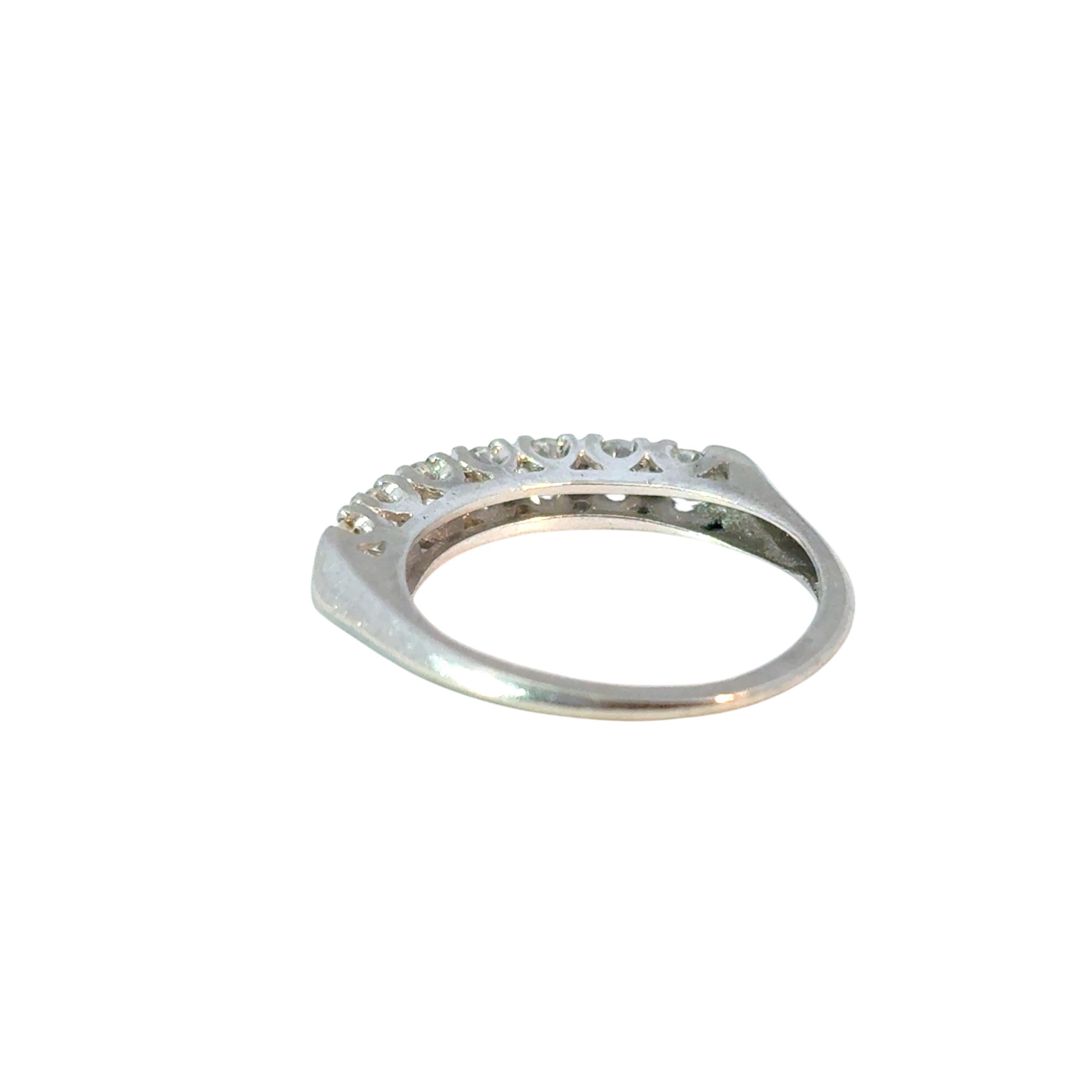 Anillo de diamantes vintage en platino de 0,70 ctw en venta 4