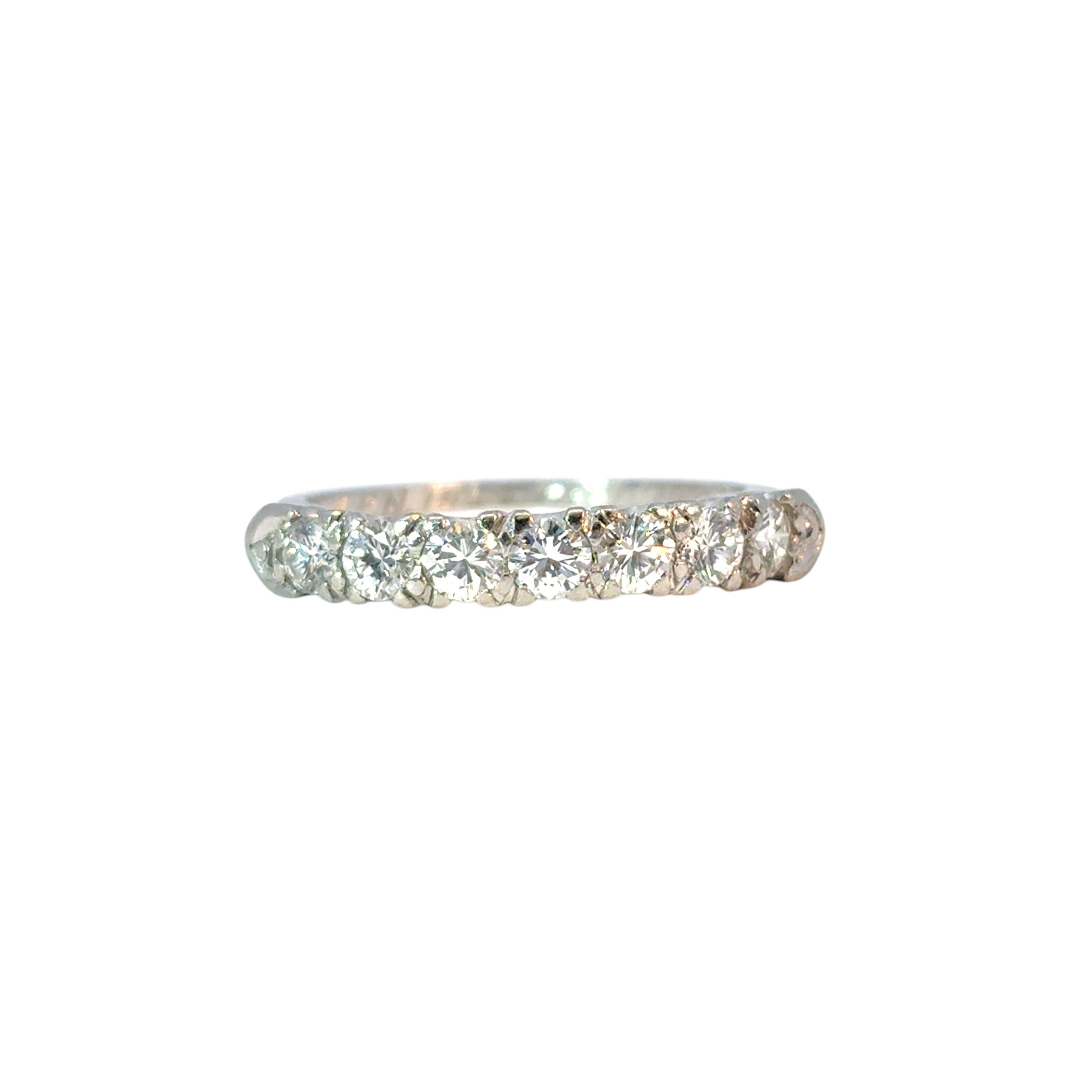 Anillo de diamantes vintage en platino de 0,70 ctw

¡Este impresionante Anillo de Diamantes de Platino de 0,70 ctw está en excelentes condiciones y listo para enviar!

Diseño: Anillo de 3 piedras
Material: Platino
Detalles de los diamantes: Este