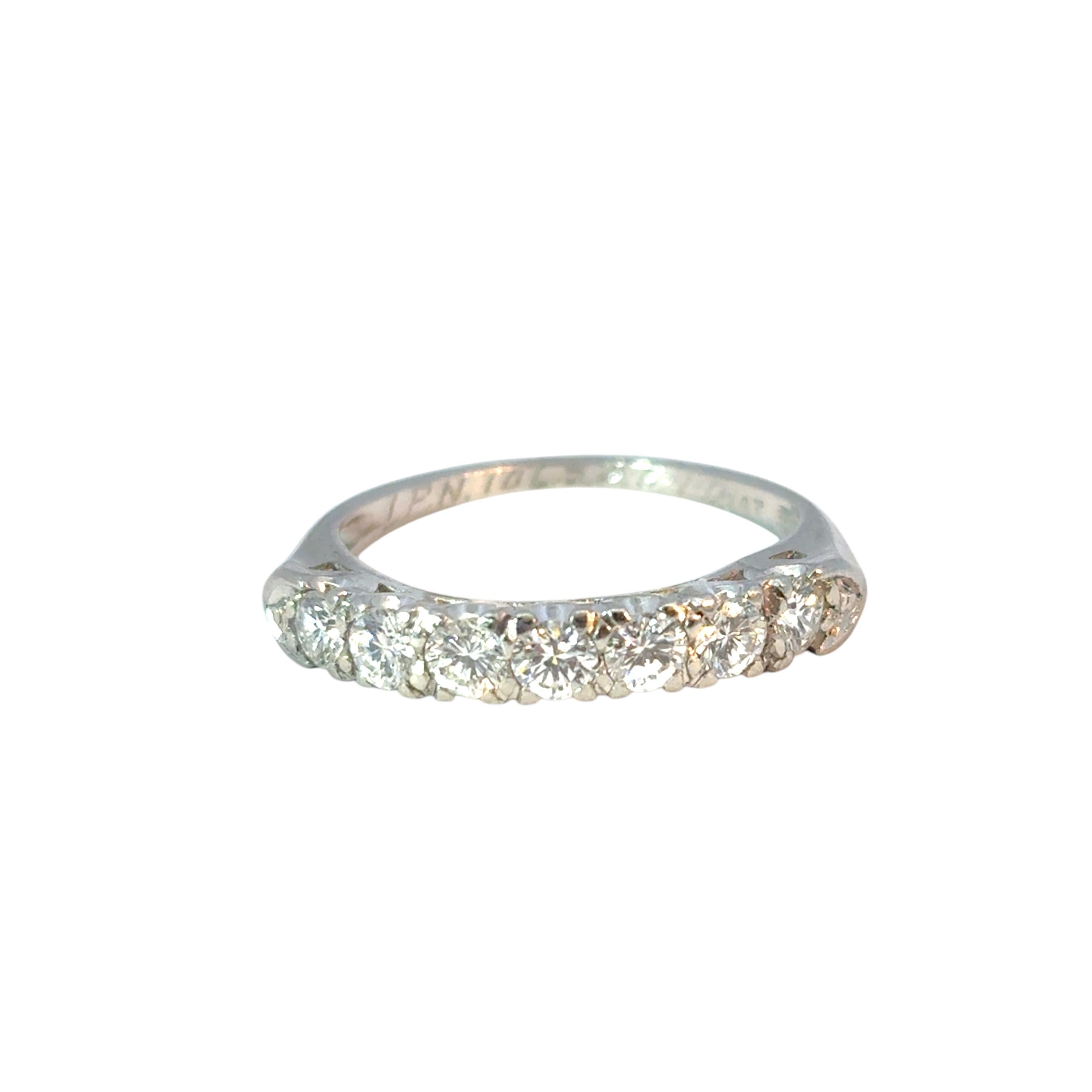 Anillo de diamantes vintage en platino de 0,70 ctw Moderno en venta