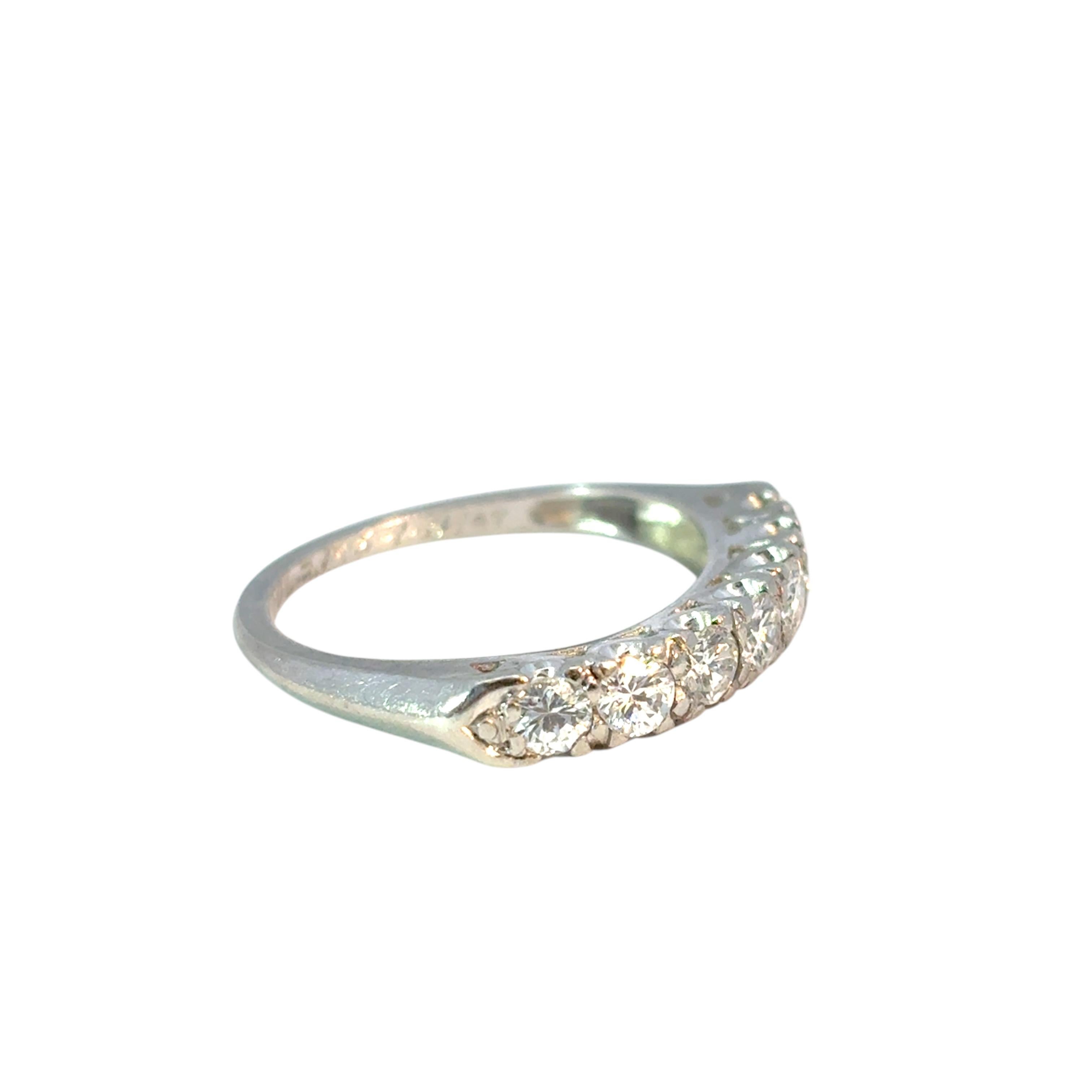 Anillo de diamantes vintage en platino de 0,70 ctw en Excelente estado para la venta en Boca Raton, FL
