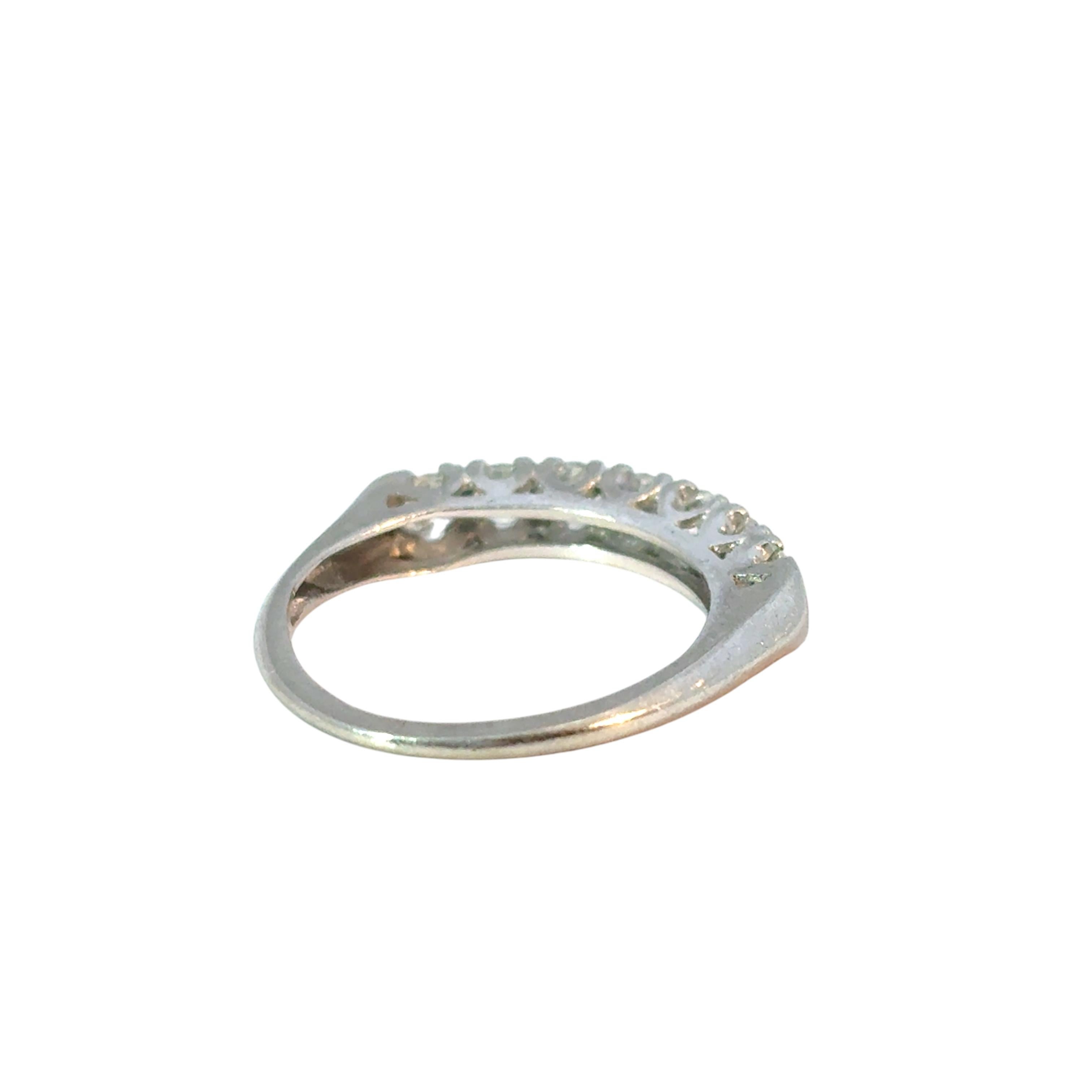 Anillo de diamantes vintage en platino de 0,70 ctw en venta 2