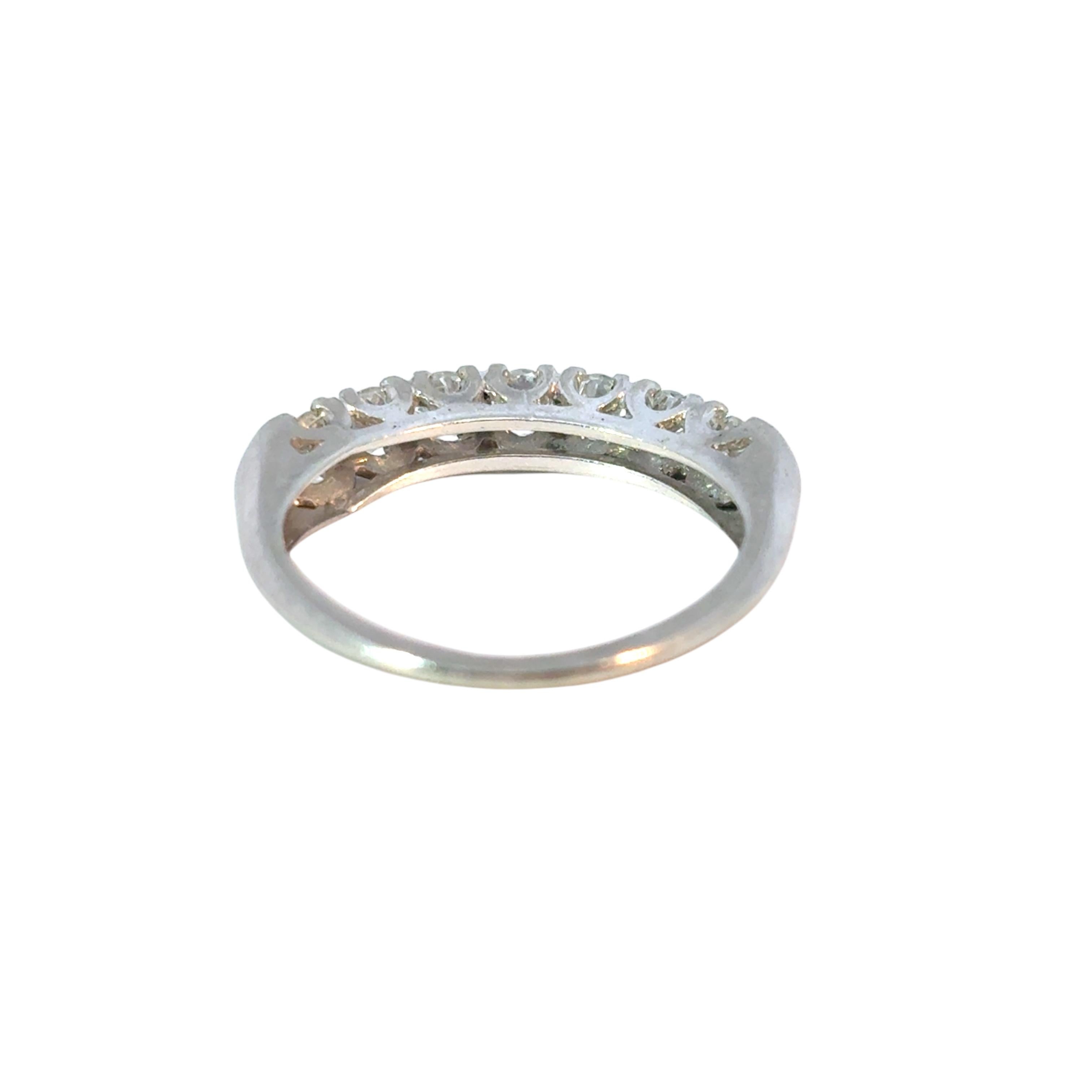Anillo de diamantes vintage en platino de 0,70 ctw en venta 3