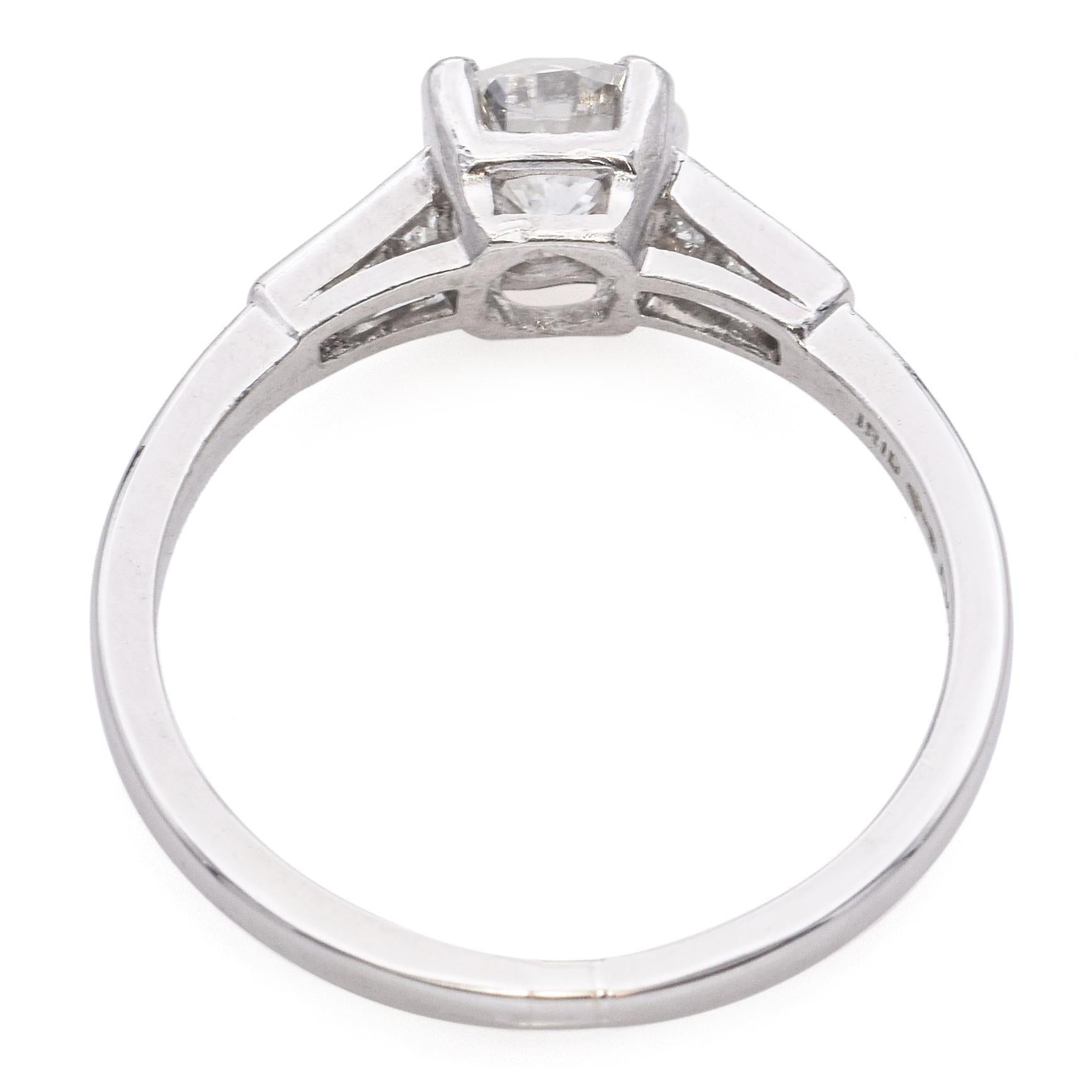 Anillo de compromiso de diamantes vintage en platino 0,73 ct F VS1 GIA en venta 1