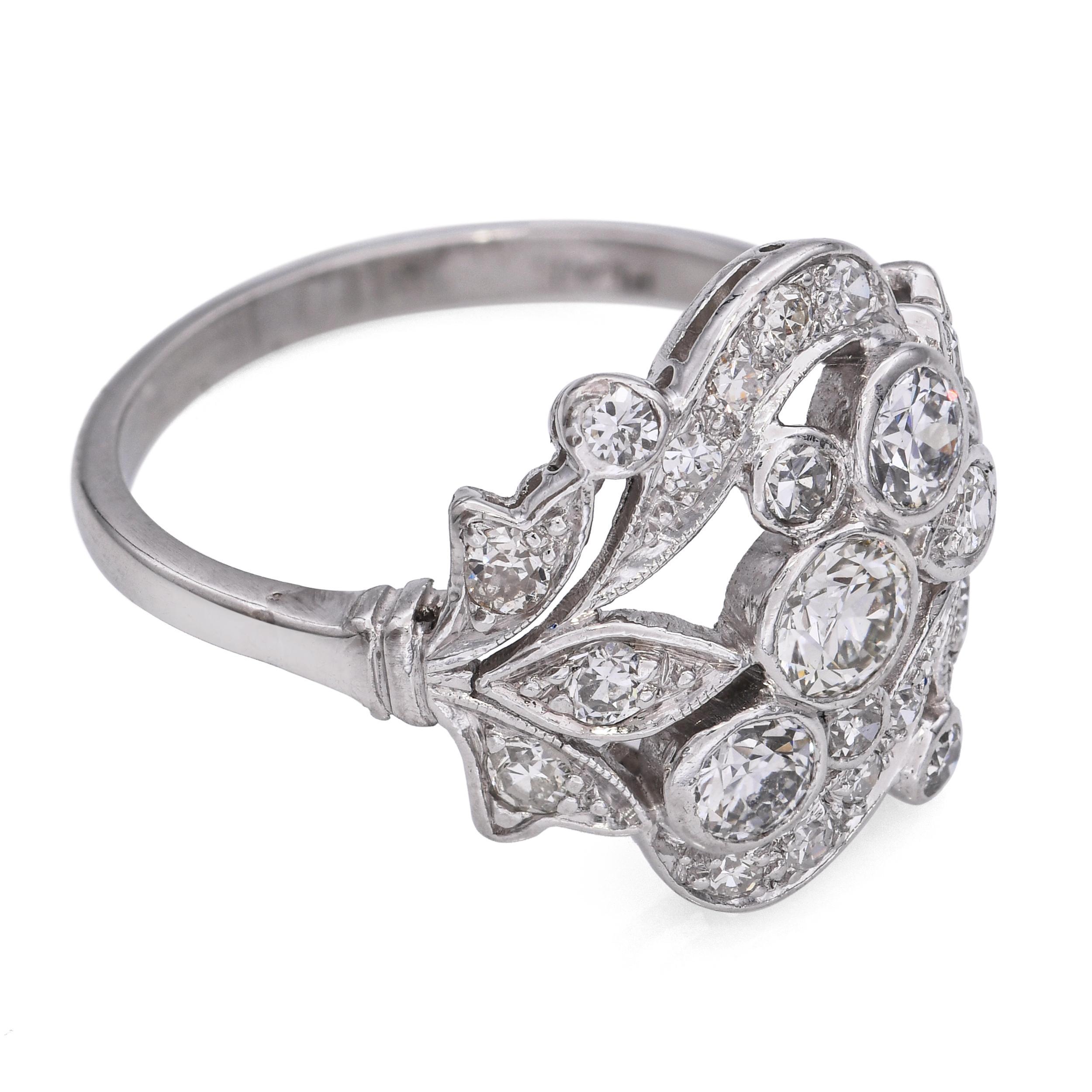 Vintage Platin 0,75 tcw Diamant Blumenmotiv dekorativen Ring im Angebot 1