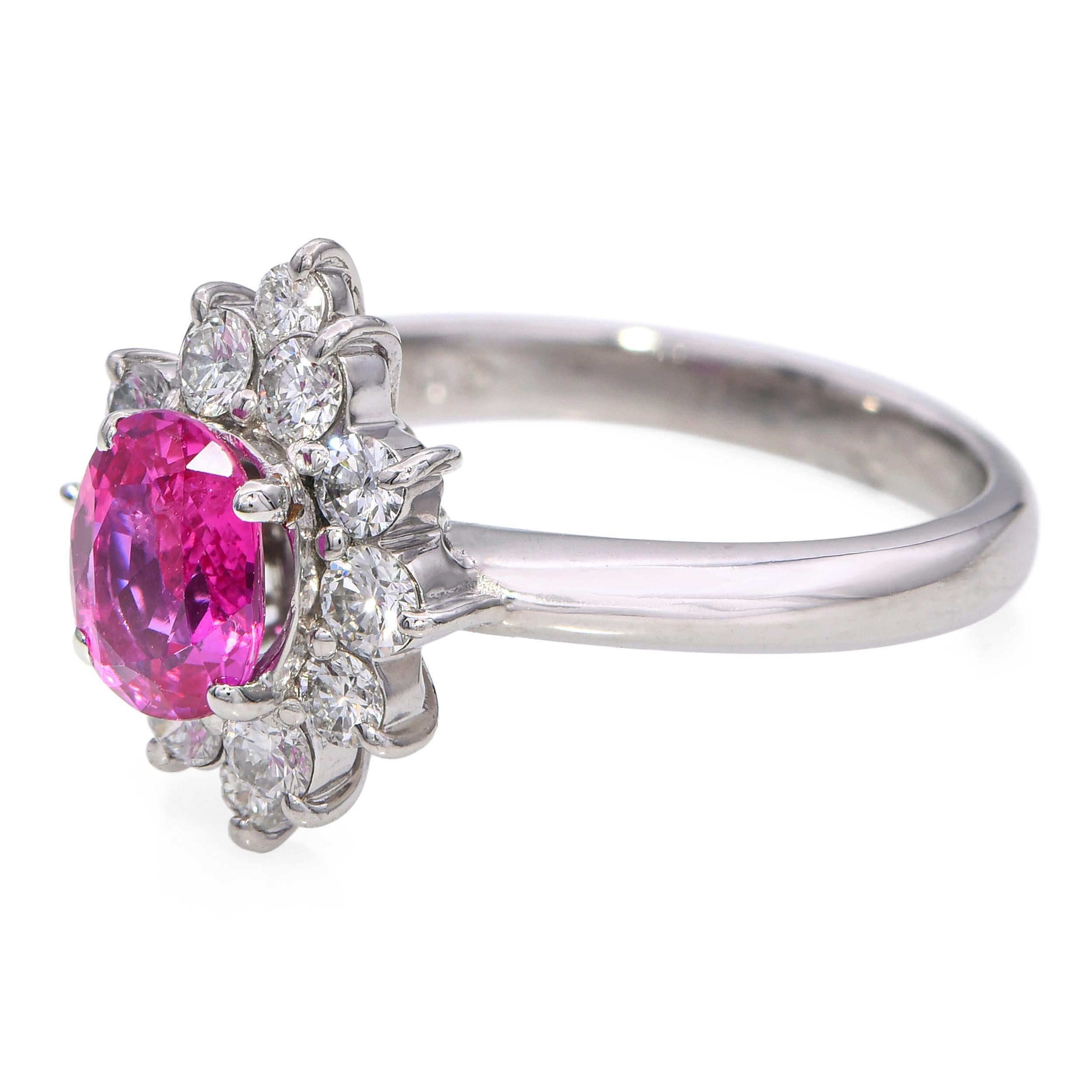 Femenino o masculino Anillo de platino vintage con halo de zafiro rosa de 0,92 ct y diamante de 0,47 ct en venta