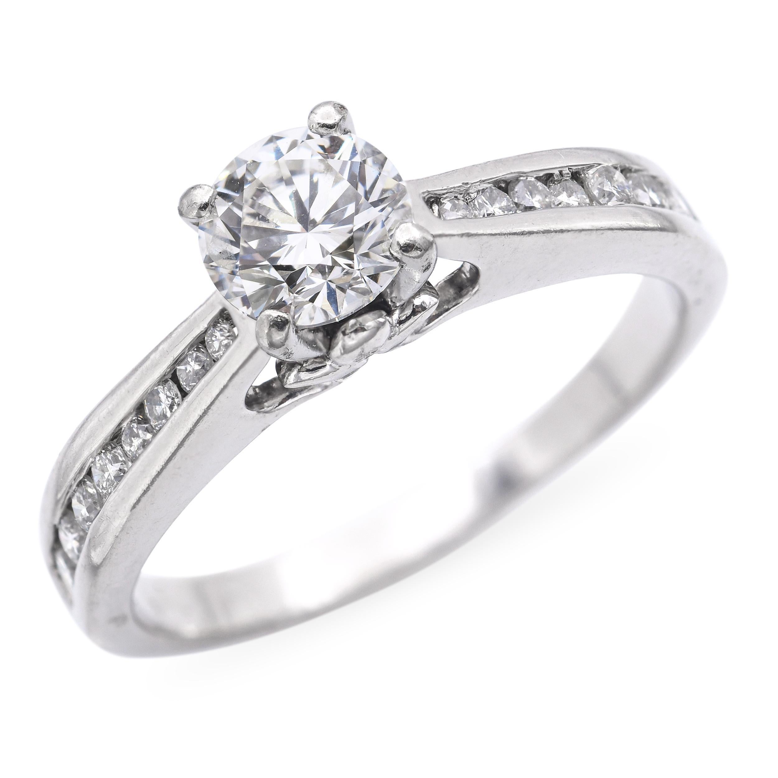 Bague de fiançailles Vintage en platine 0.98tcw Diamond en vente 1