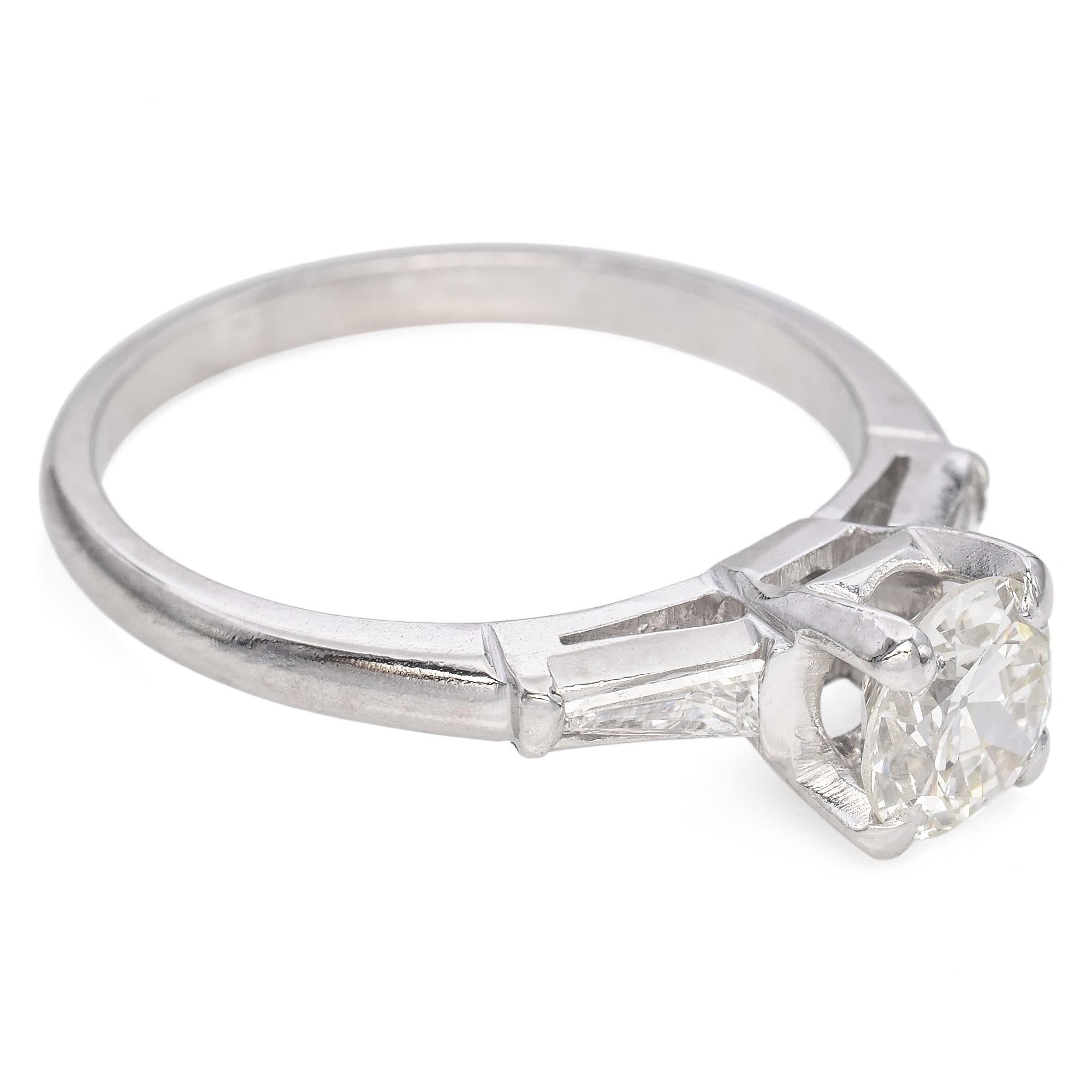 Verlobungsring aus Platin mit 1,0 TCW Diamant im Vintage-Stil (Baguette-Treppenschliff) im Angebot