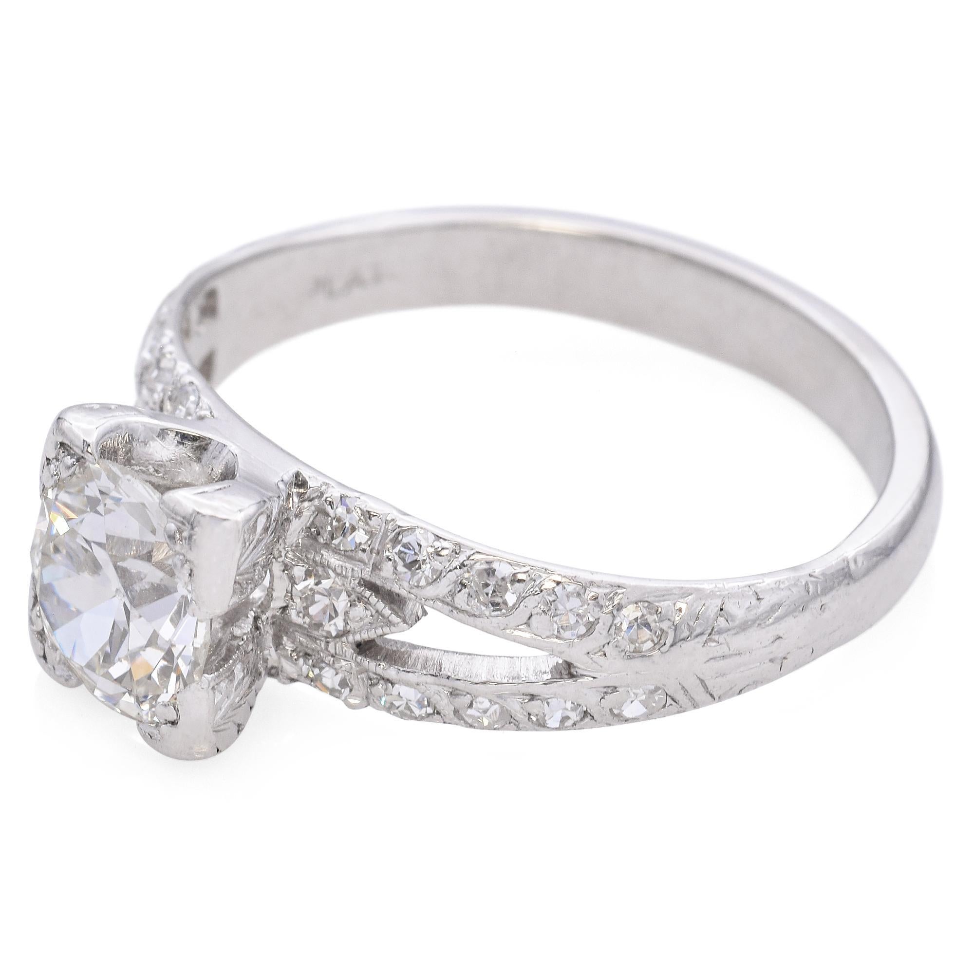 Vintage Platinum 1.01ct Brilliant Cut Diamond Engagement Ring In Good Condition For Sale In New York, NY