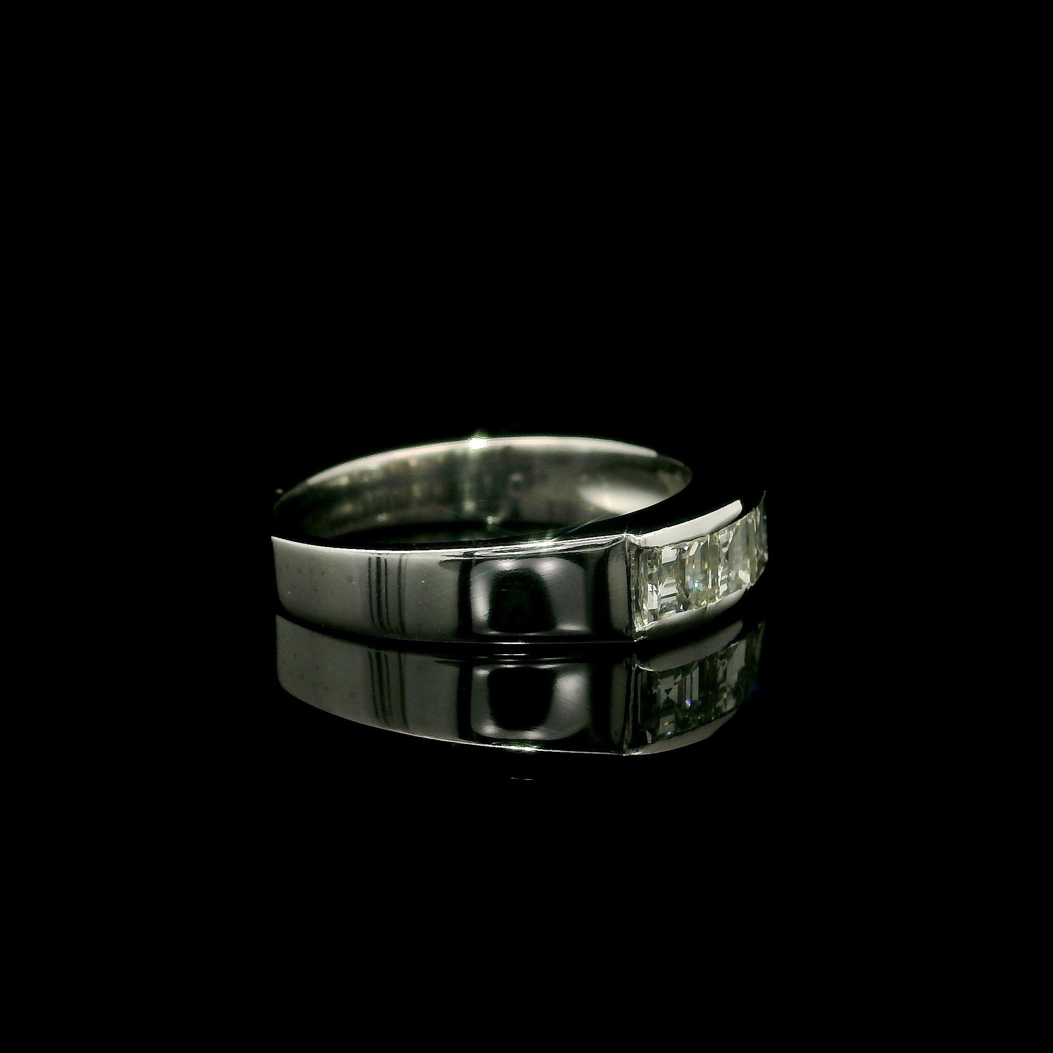 Vintage Platinum 1.01ct Square Step Carre Cut Channel Diamond 5 Stone Band Ring In Excellent Condition In Montclair, NJ