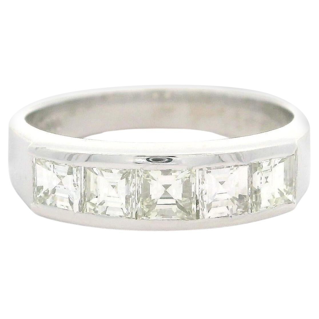 Vintage Platin 1,01 Karat Quadratischer Stufen Carre Cut Channel Diamant 5 Stein Band Ring