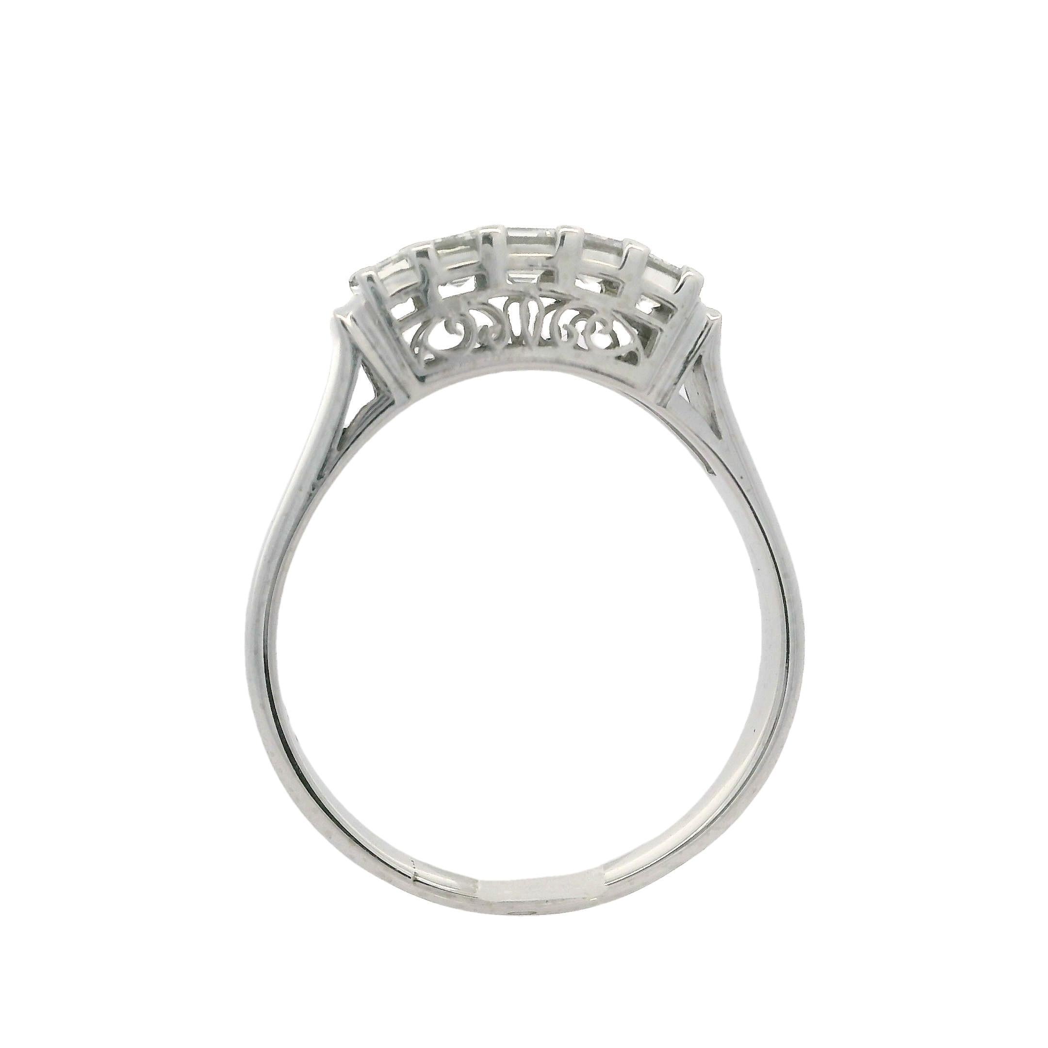Anello impilabile in platino vintage da 1,01ctw 5 diamanti taglio smeraldo VS F in vendita 8