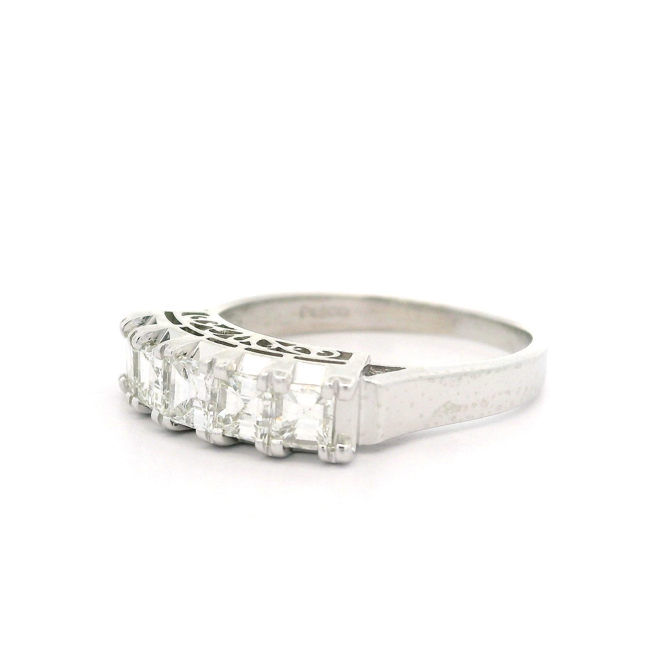 Anello vintage in platino 1,01ctw Carre Square Step Diamond 5 Stone Open Work Band in vendita 1