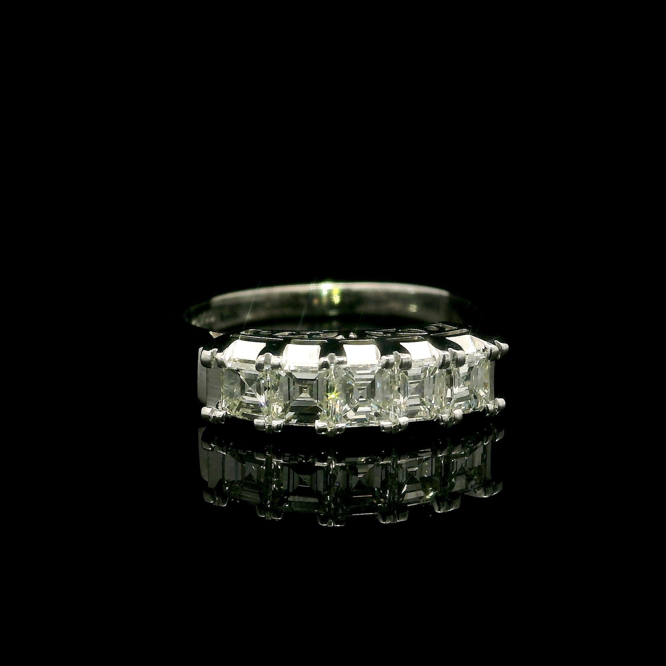 Anello vintage in platino 1,01ctw Carre Square Step Diamond 5 Stone Open Work Band in vendita 3