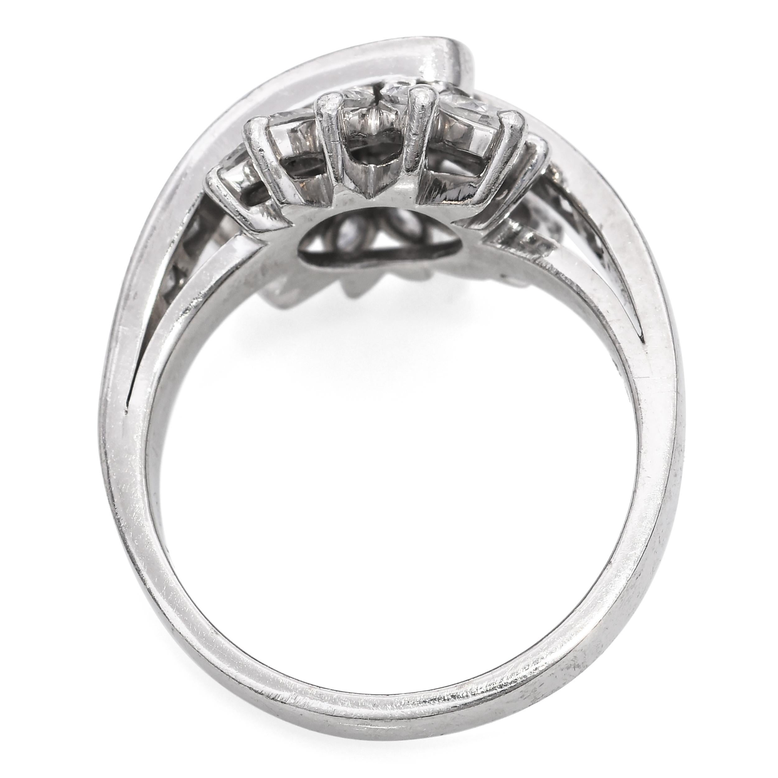 Vintage Platinum 1.02tcw Diamond Statement Ring In Good Condition For Sale In New York, NY