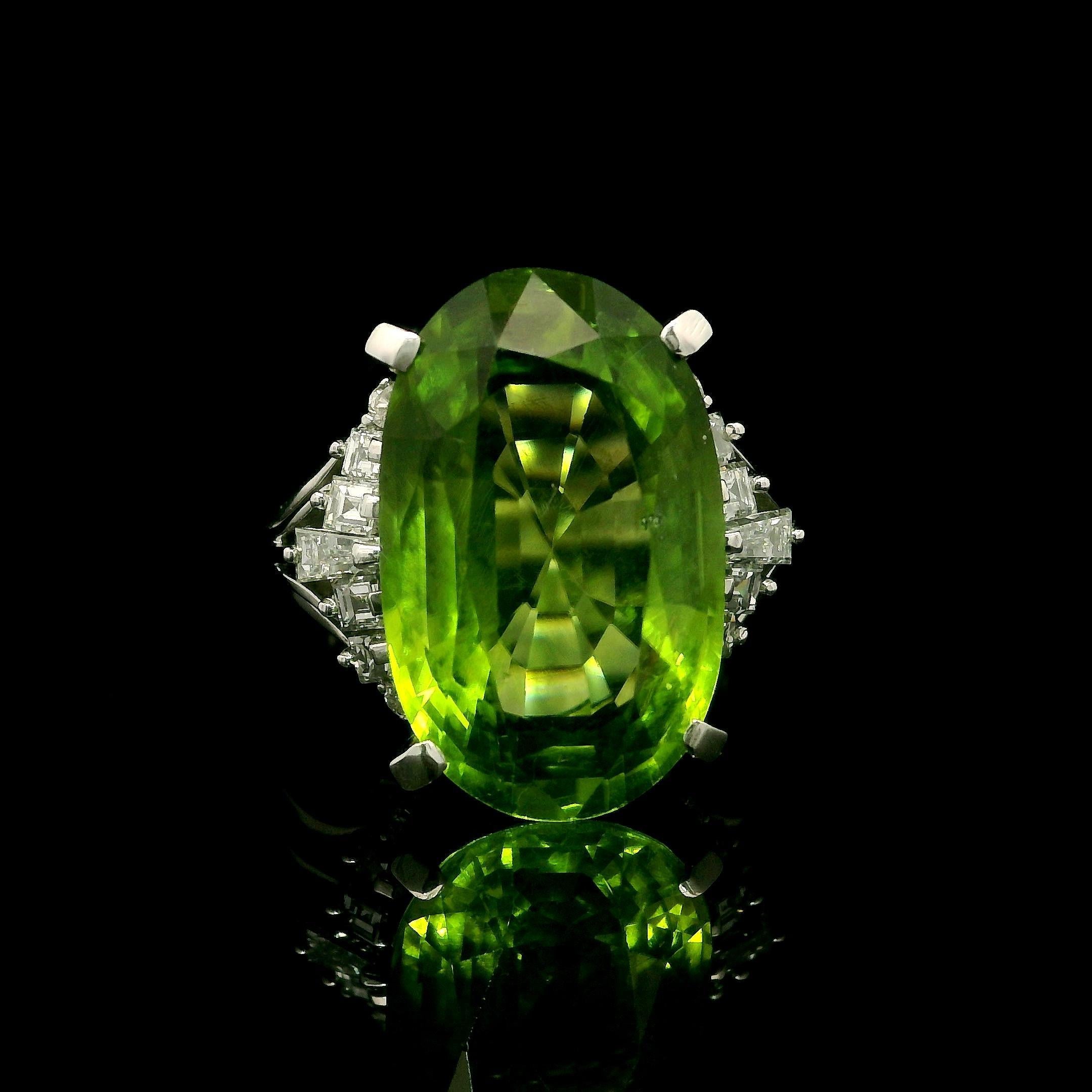 Anello vintage in platino con peridoto ovale taglio vecchio e diamante da 10,47 ct. in vendita 10